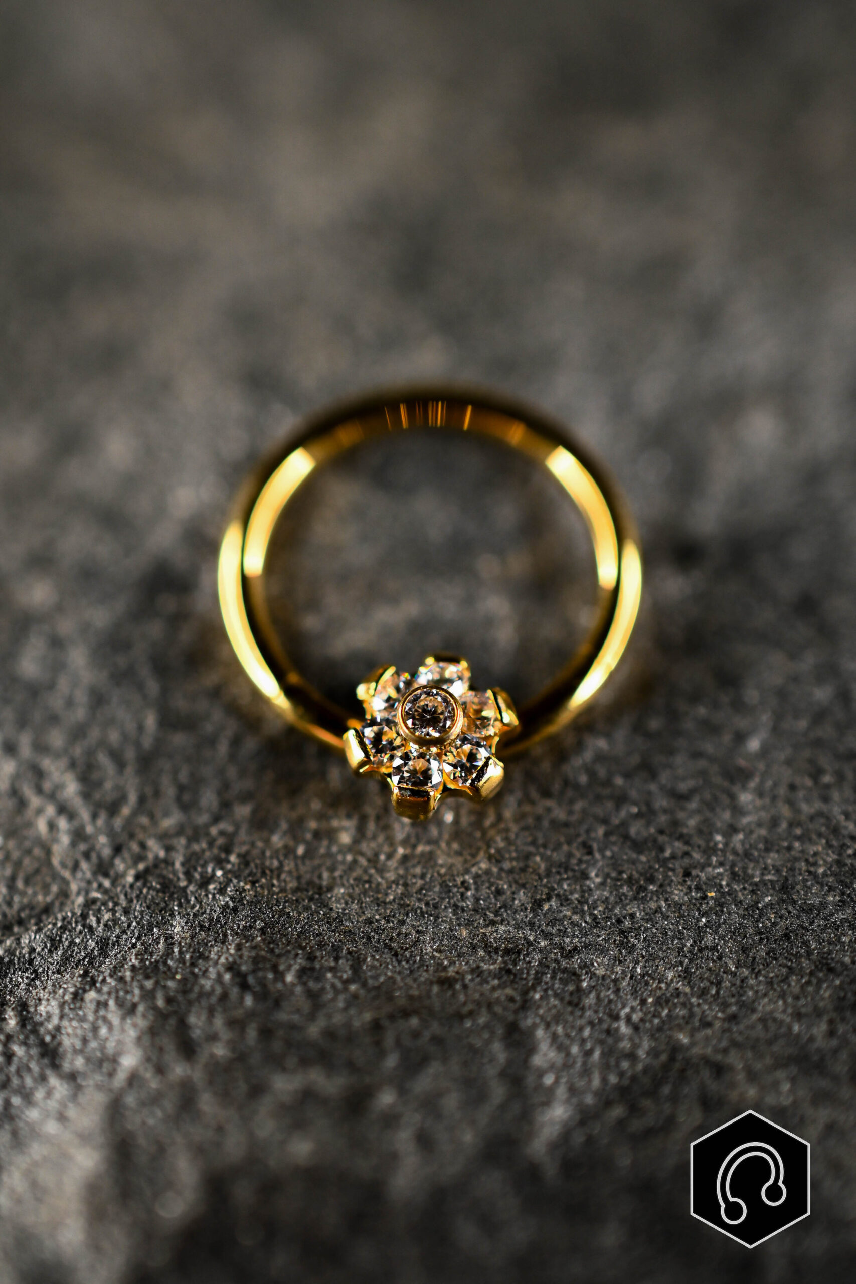 Anneau Clicker Titane Doré Fleur