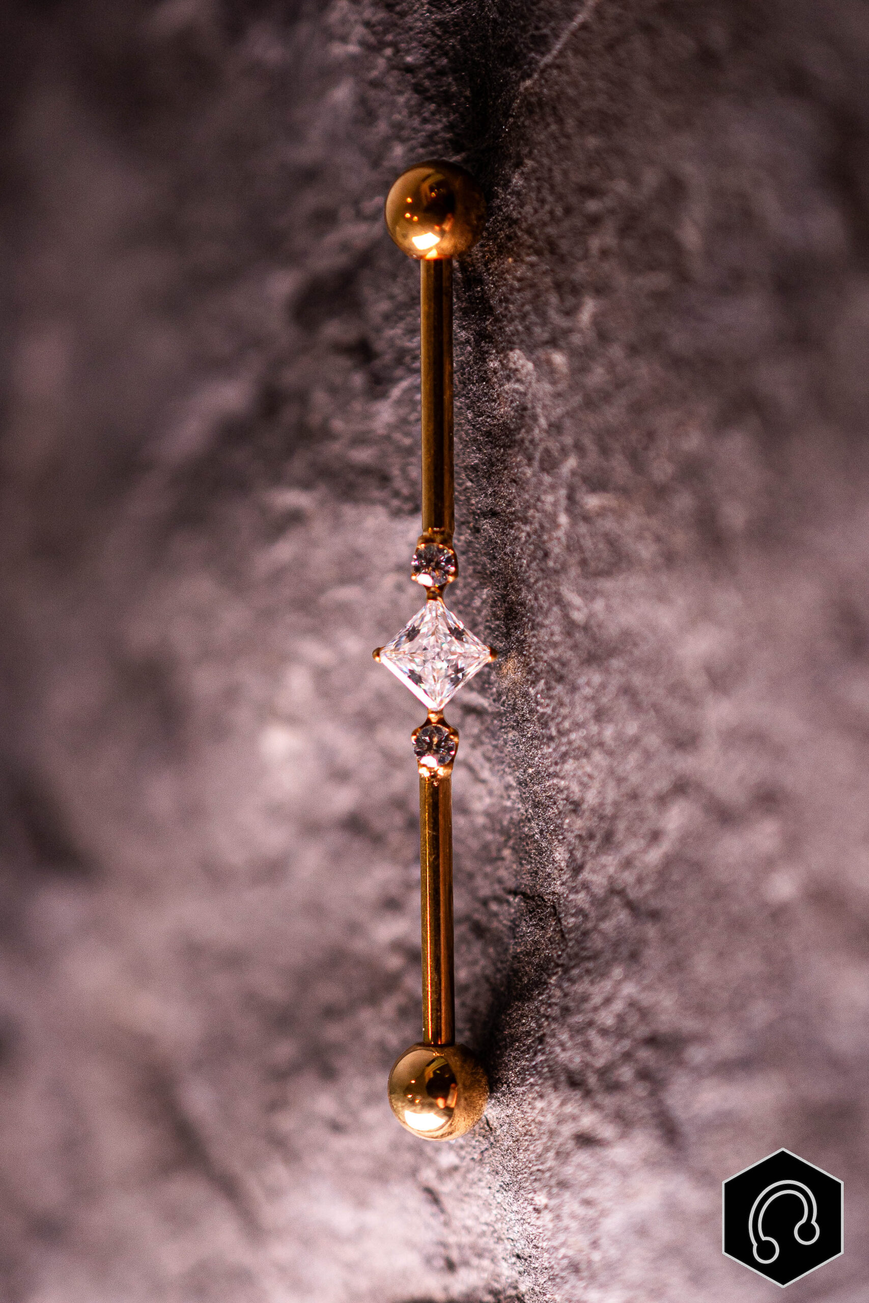 Barre Industriel Titane Doré Crystal Charm