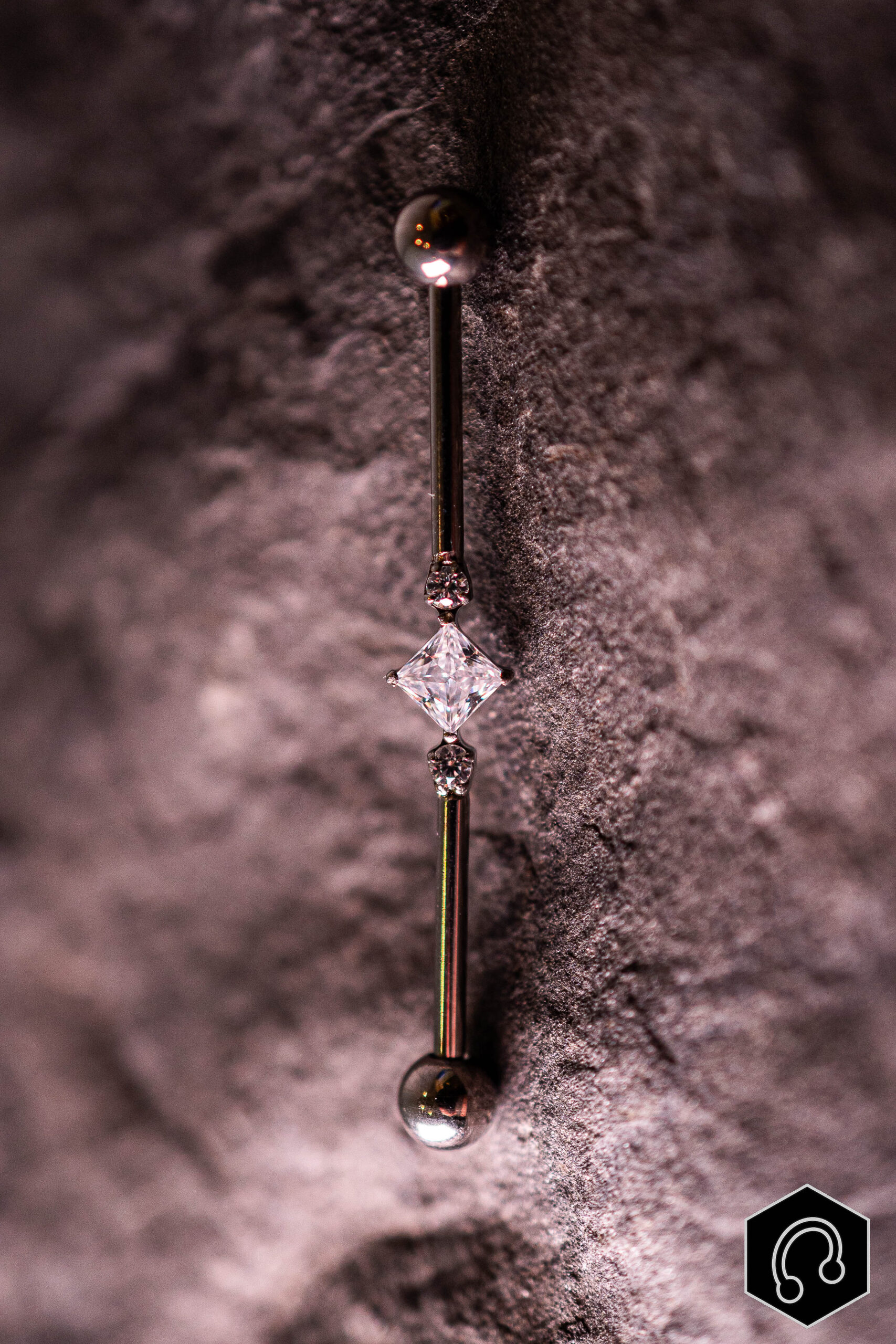 Barre Industriel Titane Crystal Charm