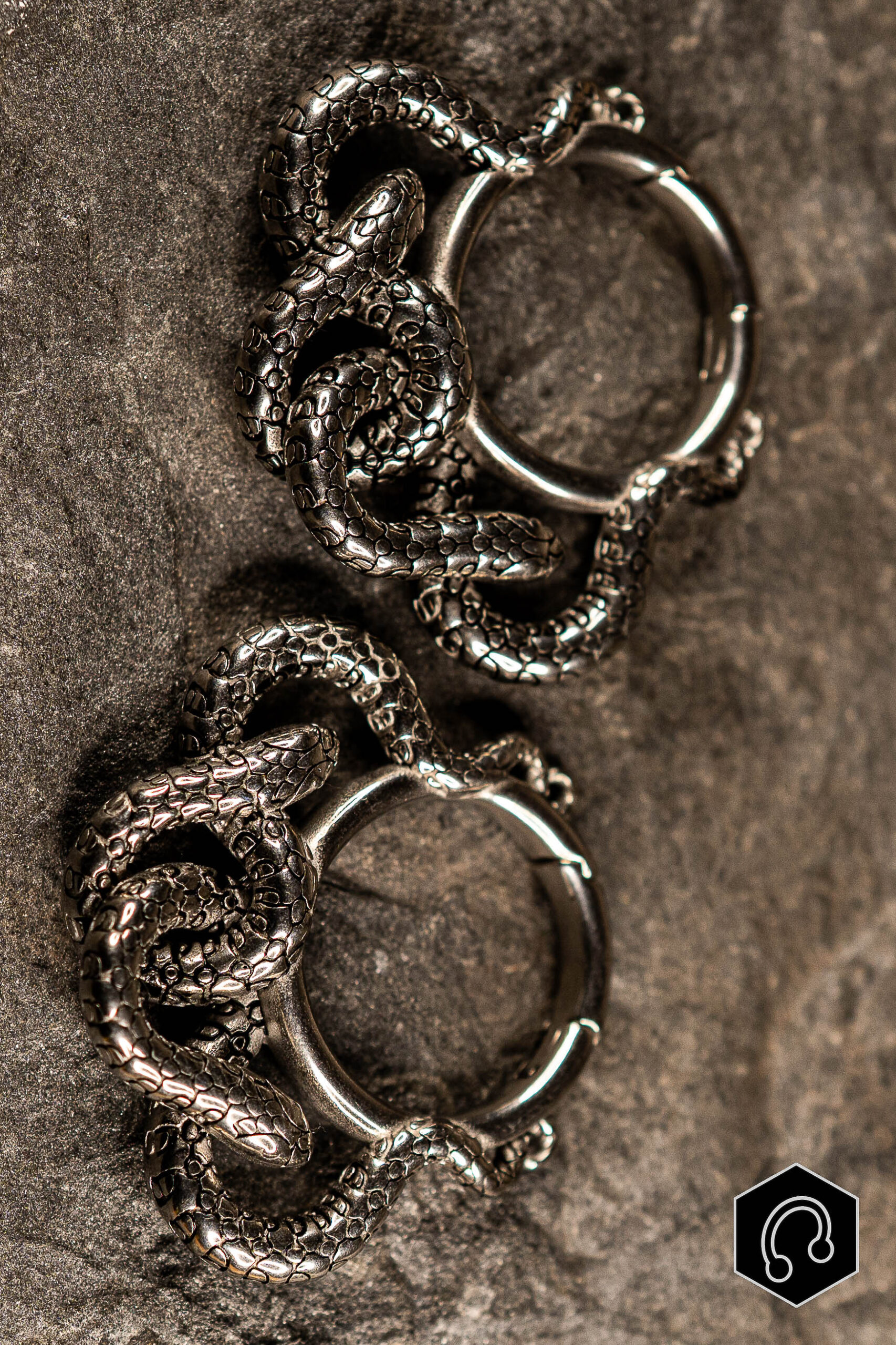 Poids d'oreille argenté Venom Coil