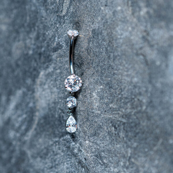 Banane Nombril Titane Élegante Cascade