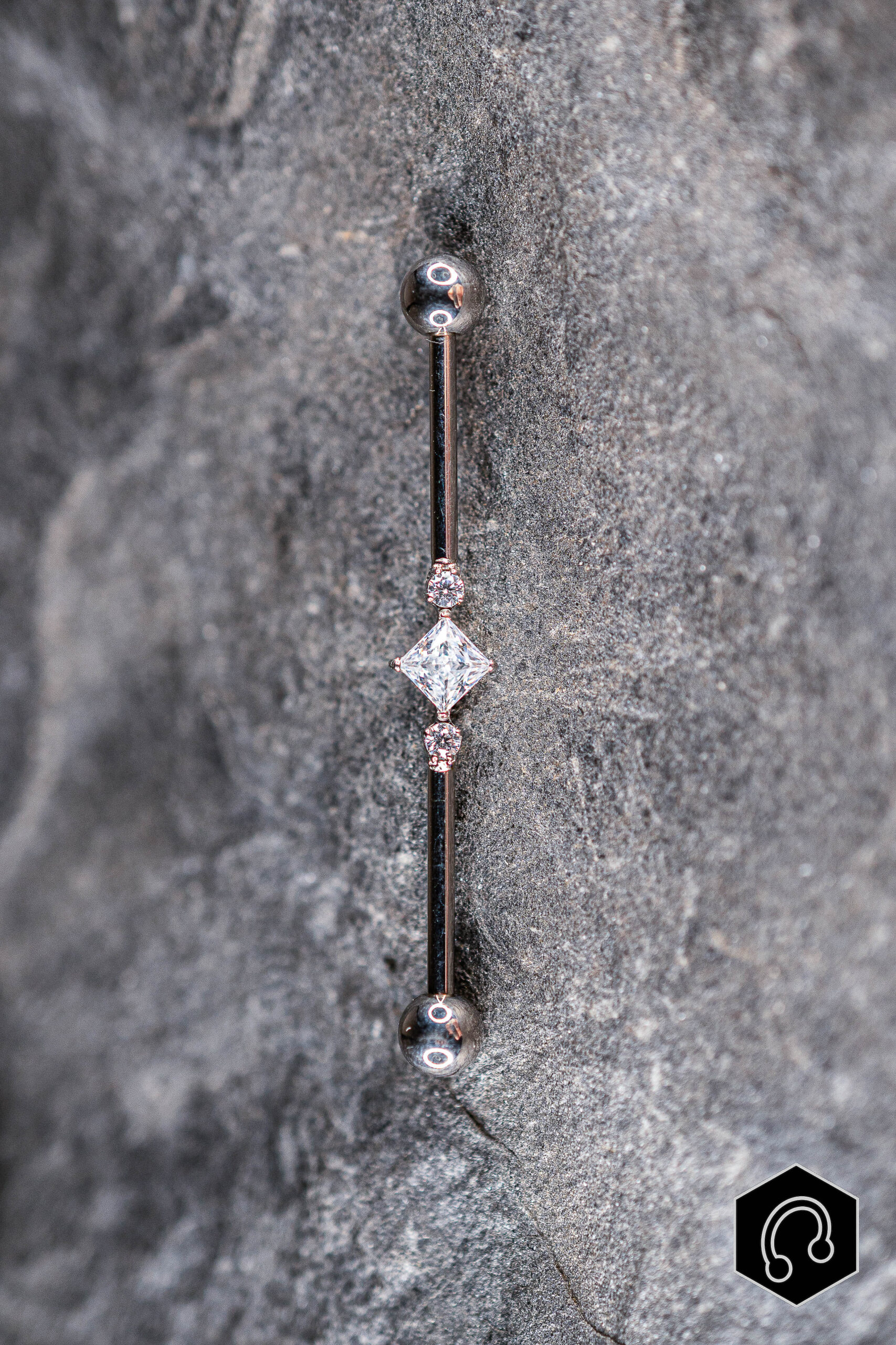 Barre Industriel Titane Crystal Charm
