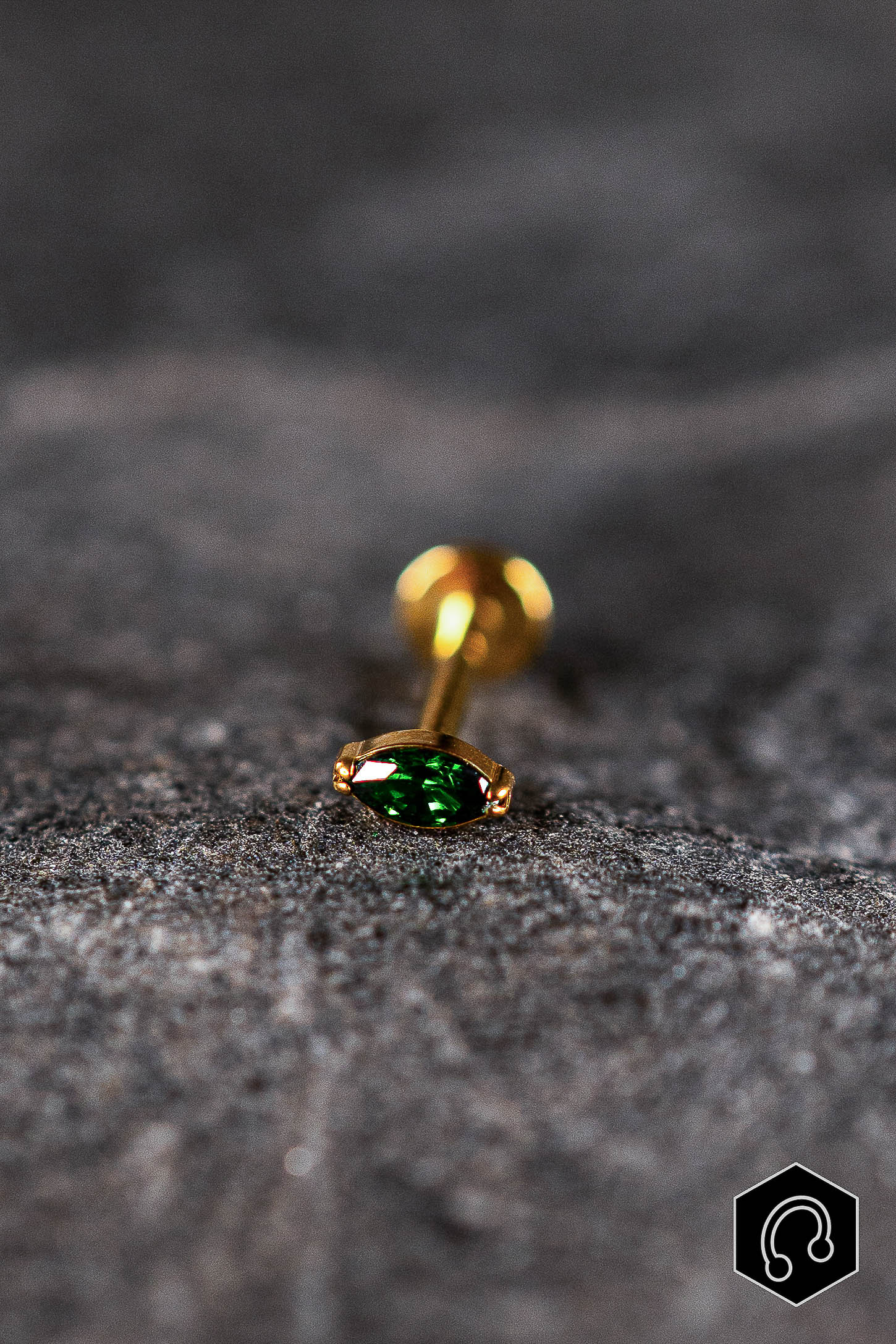 Labret Titane Doré Green Whisper