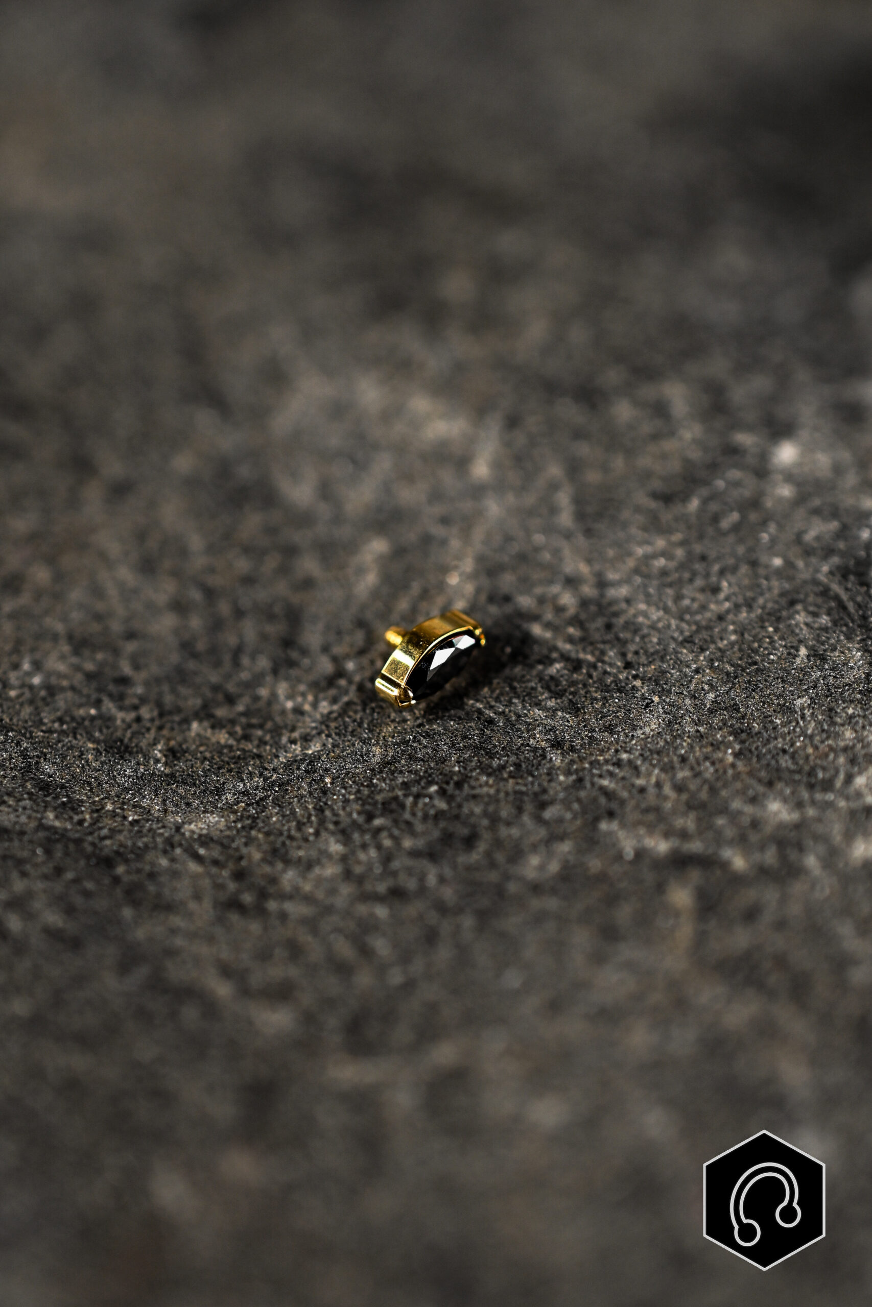 Labret Titane Doré Black Whisper