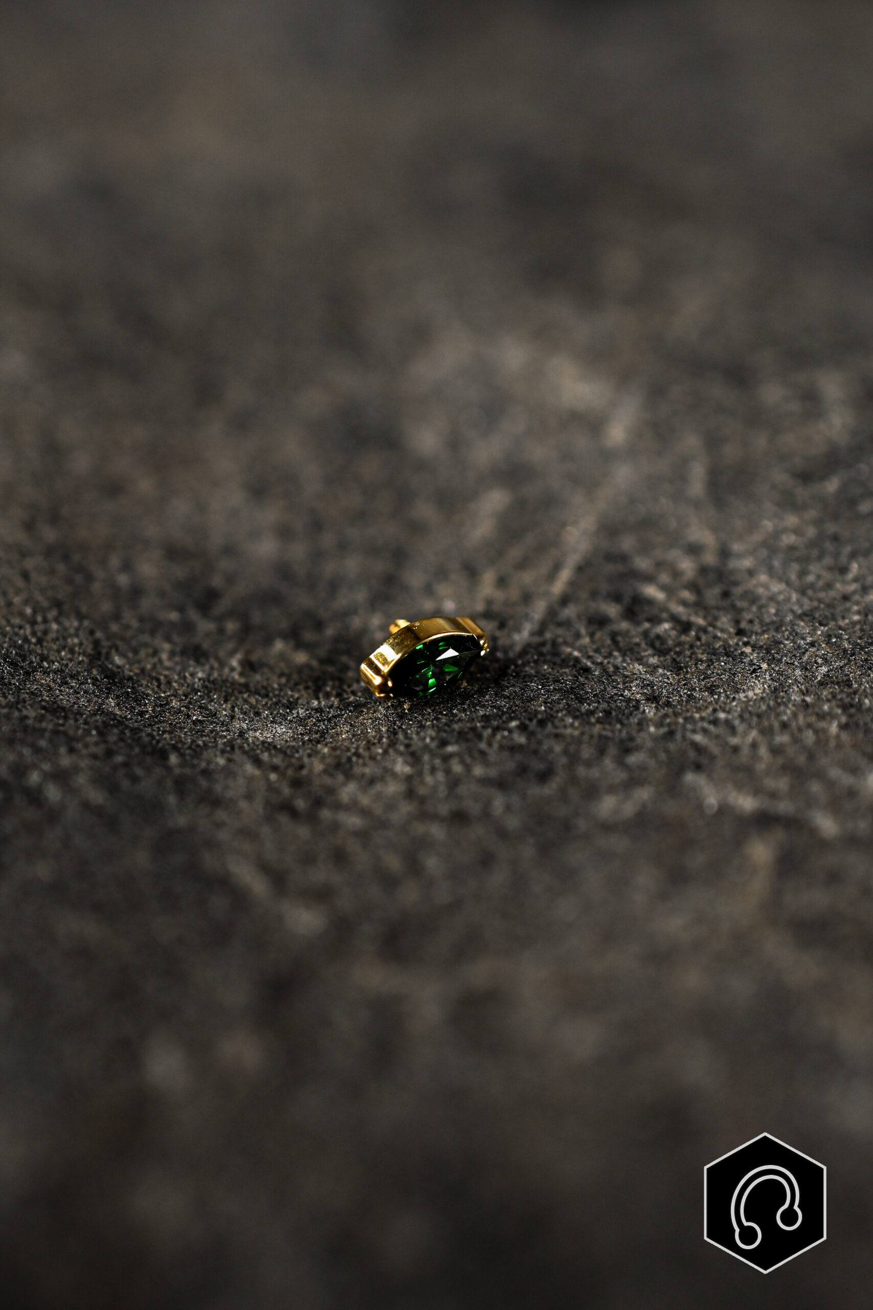 Labret Titane Doré Green Whisper