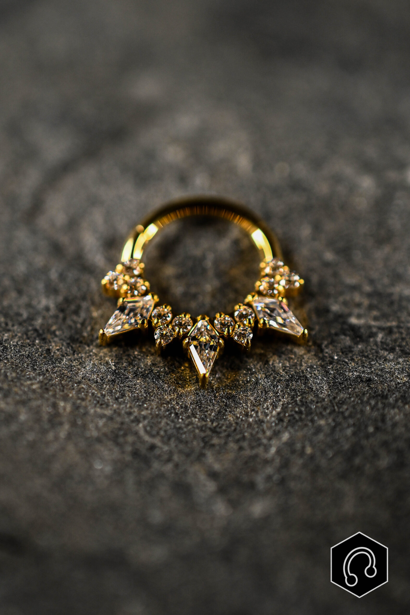 Anneau Clicker Titane Doré Celestial Queen