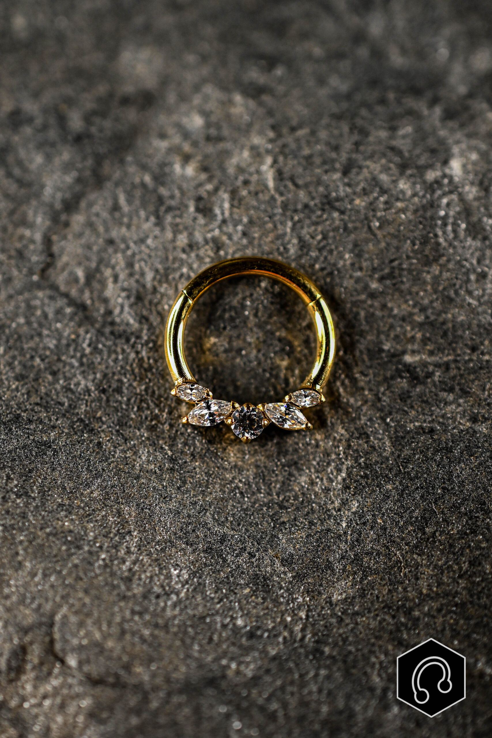 Anneau Clicker Titane Doré Aurora Petals