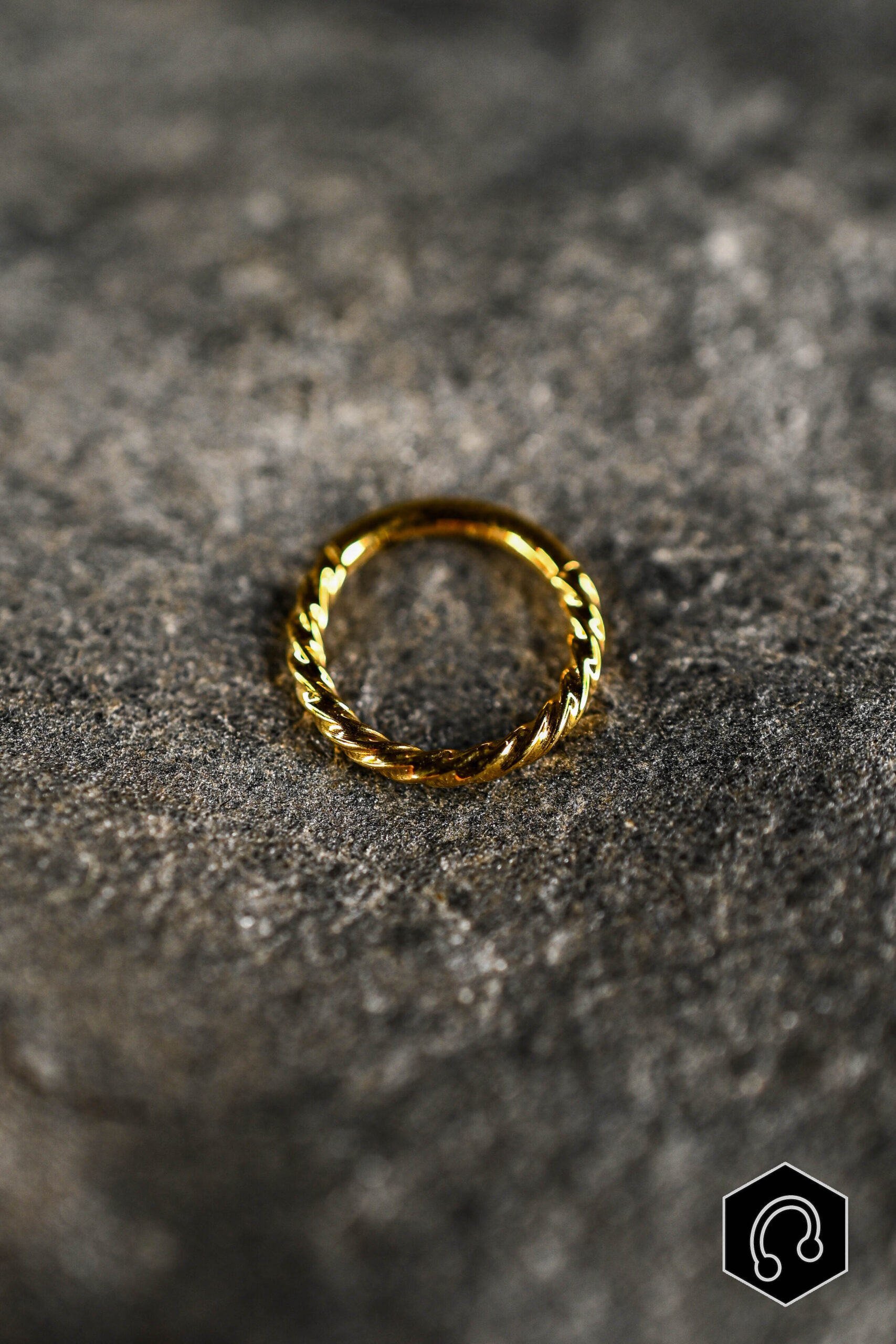 Anneau Titane Doré Twist Glow