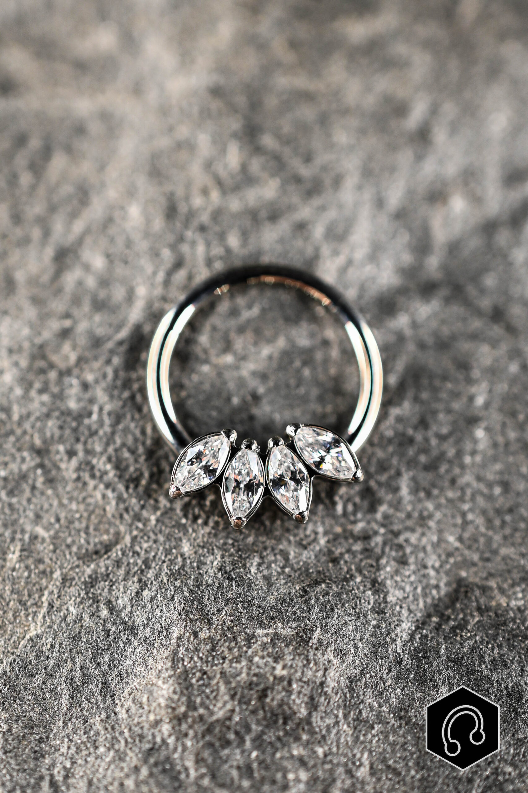 Anneau Clicker Titane Argenté Fleur de Cristal