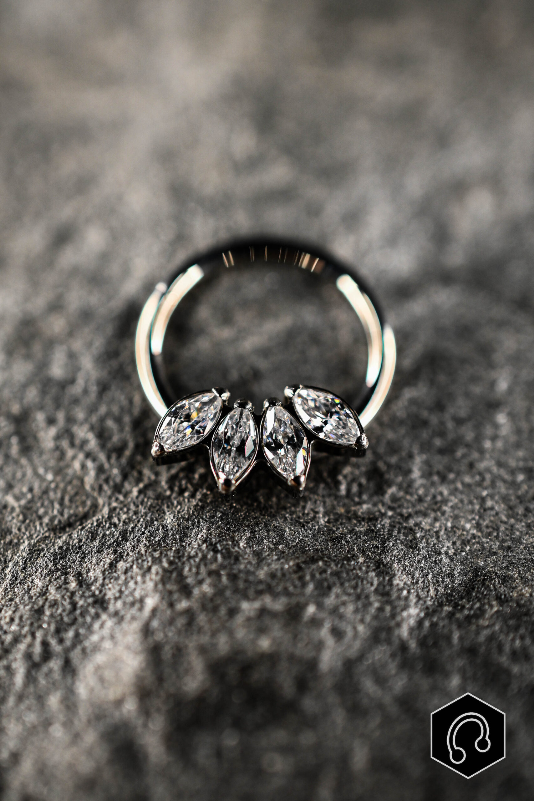 Anneau Clicker Titane Argenté Fleur de Cristal