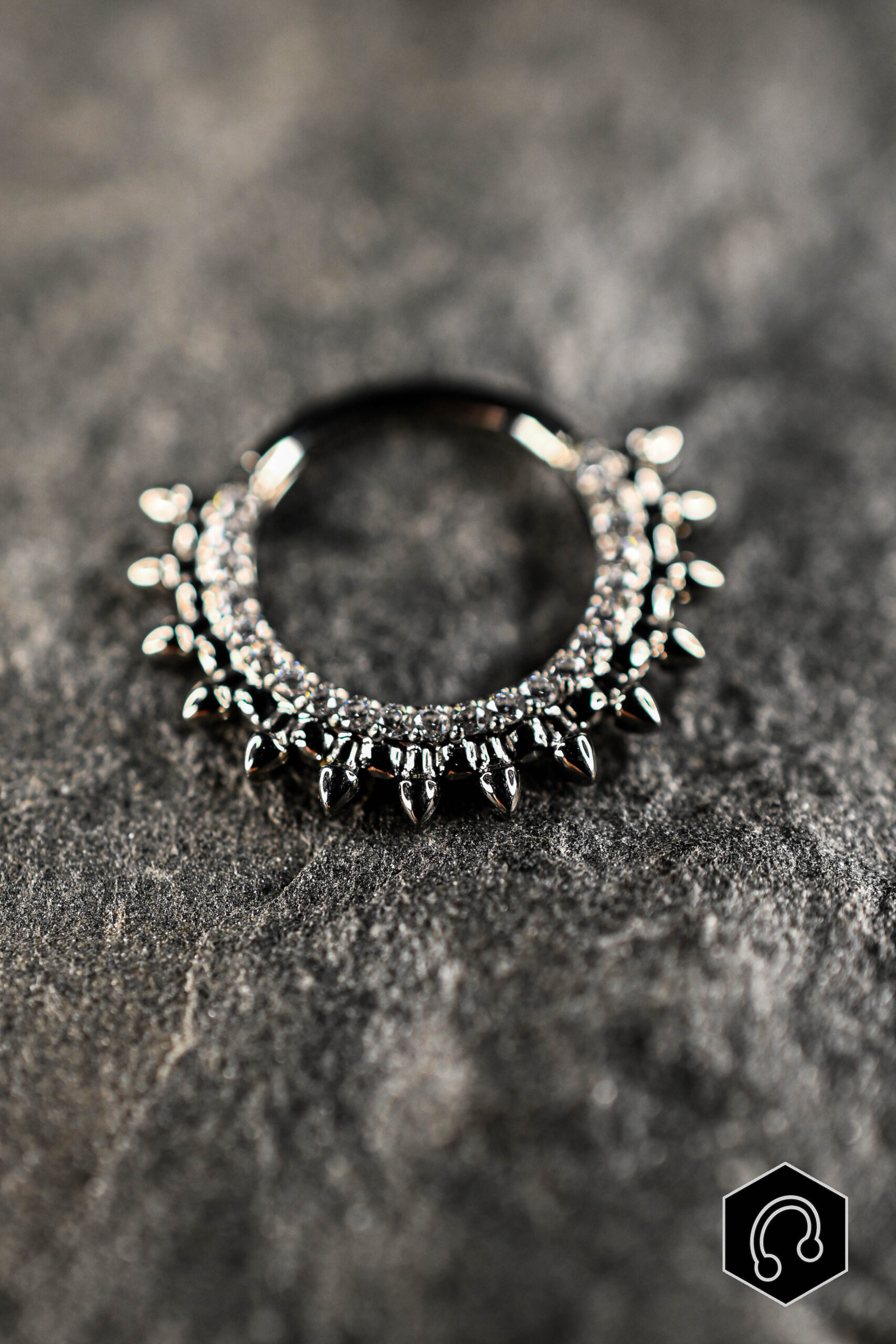 Anneau Clicker Titane Argenté Crown Spike