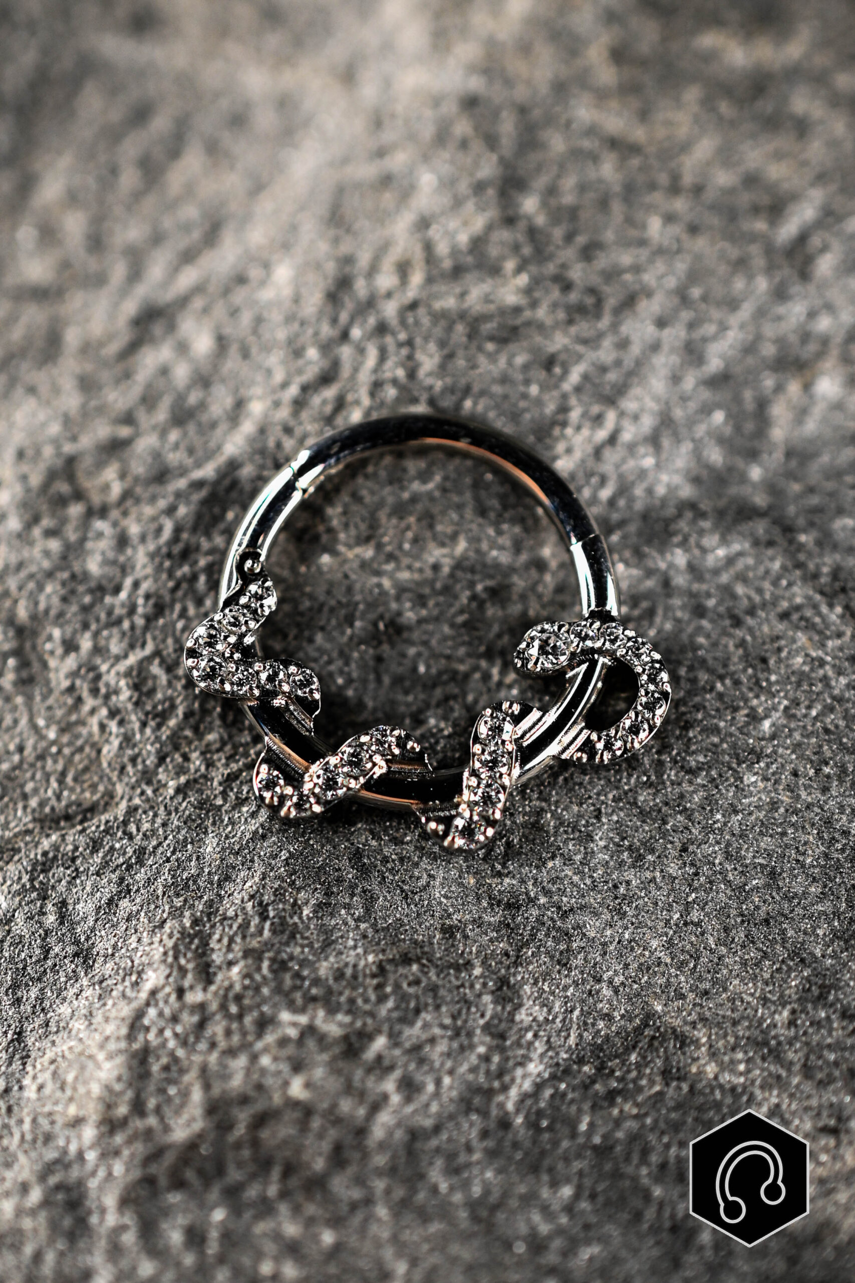 Anneau Clicker Titane Argenté Naga