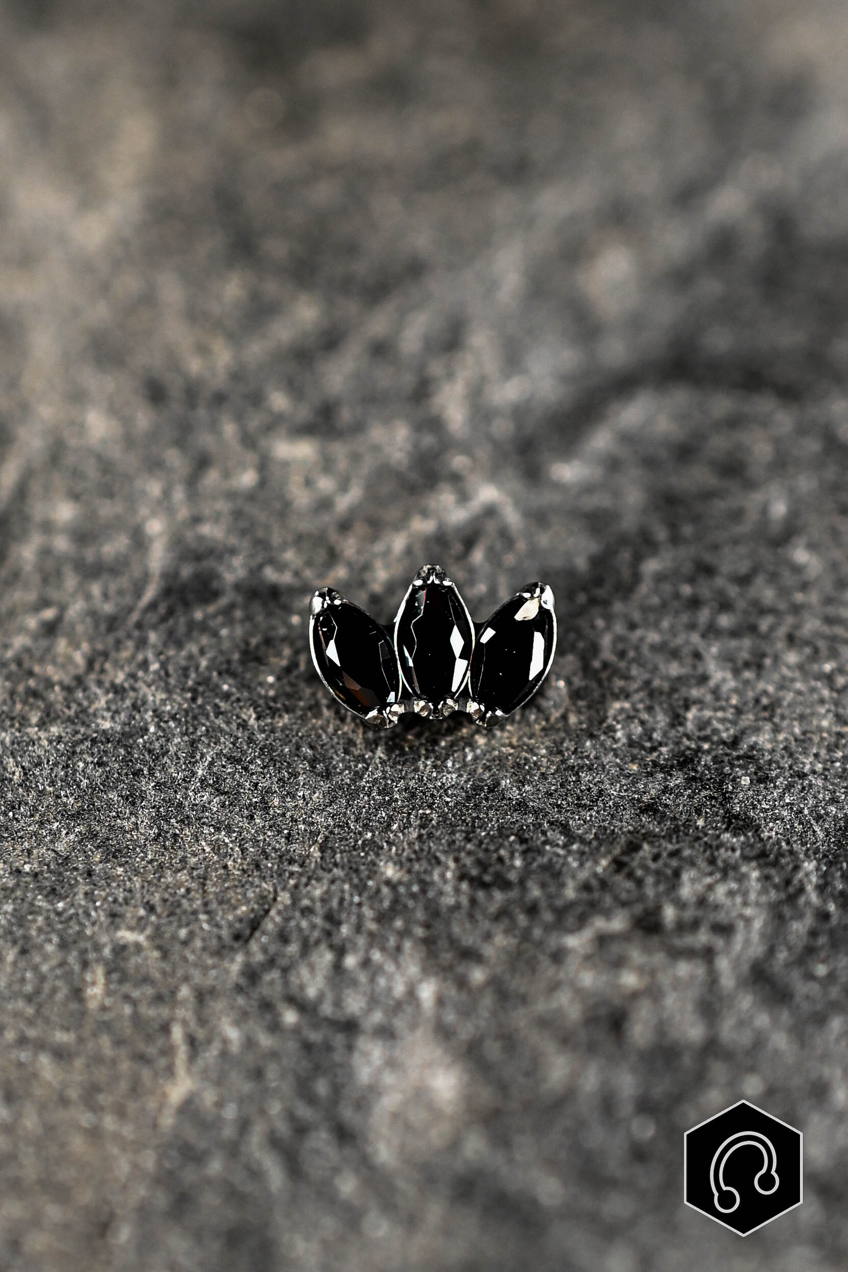 Labret titane argenté strass noir en marquise