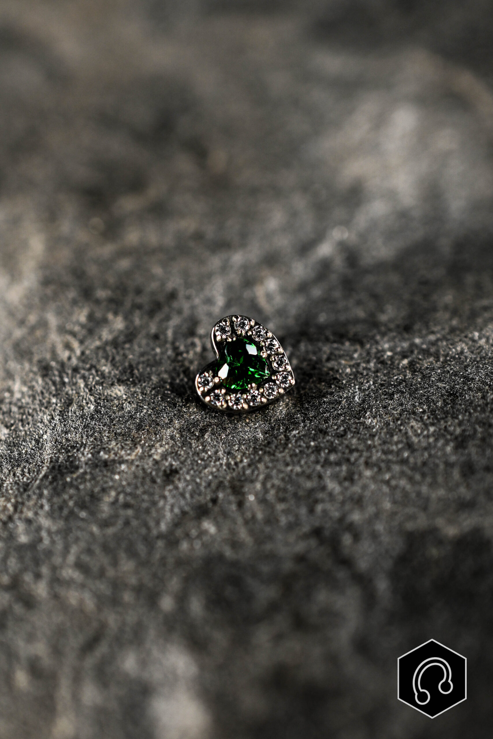 Labret Titane Green Heart Kiss