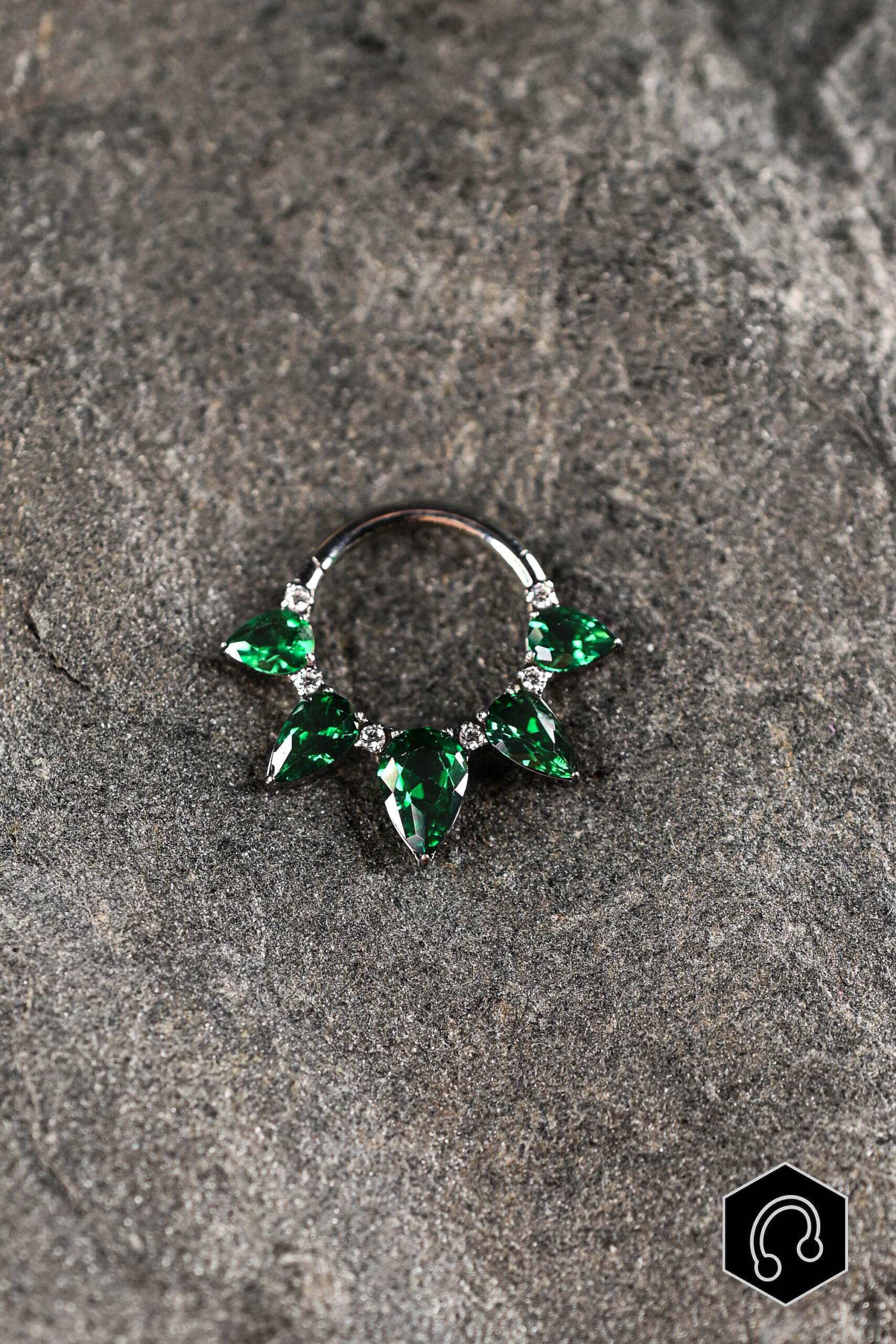 Anneau Titane Argenté Emerald Queen