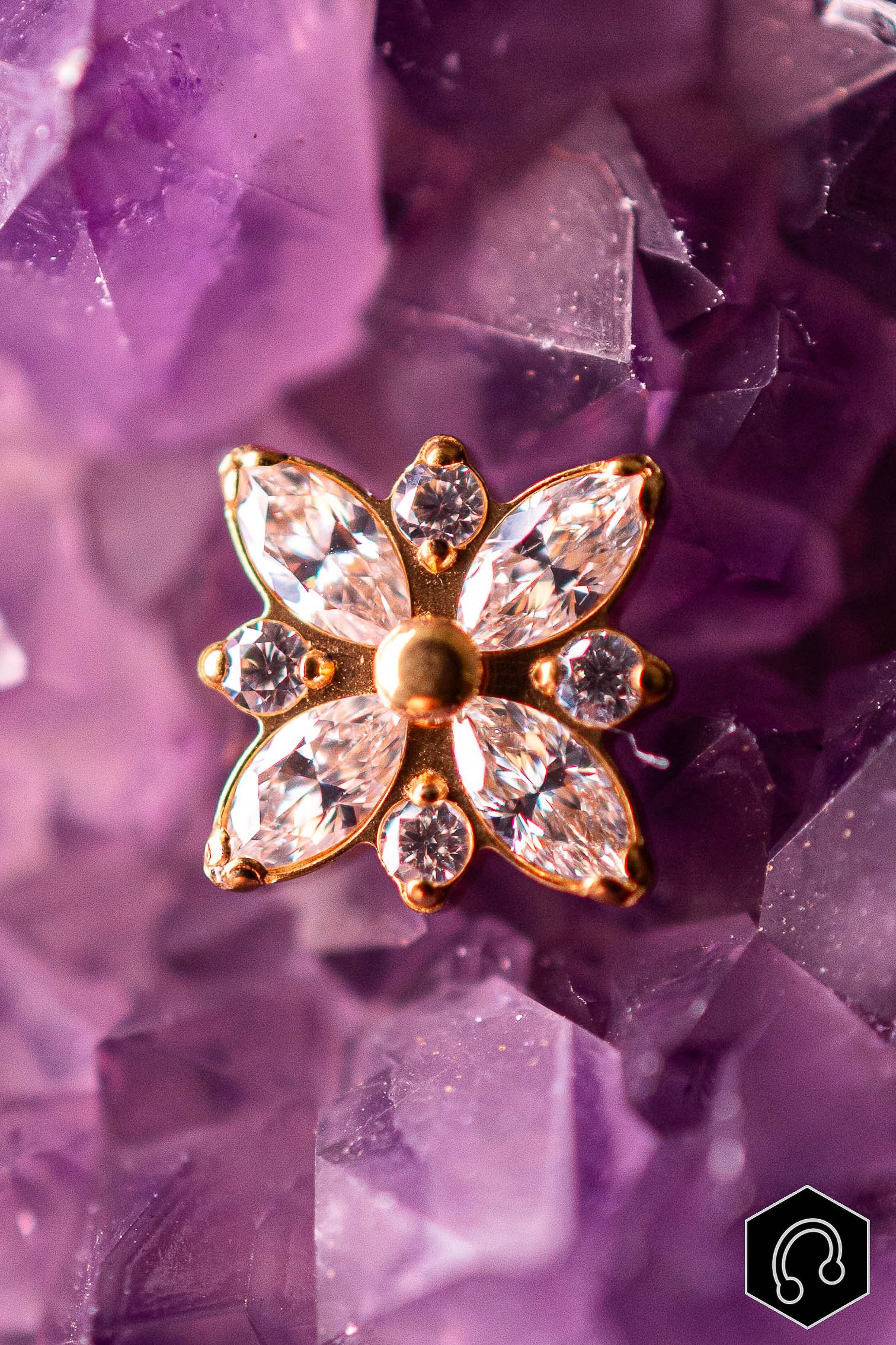 labret titane petit Crystal Bloom doré — bijou floral en titane hypoallergénique pour piercing