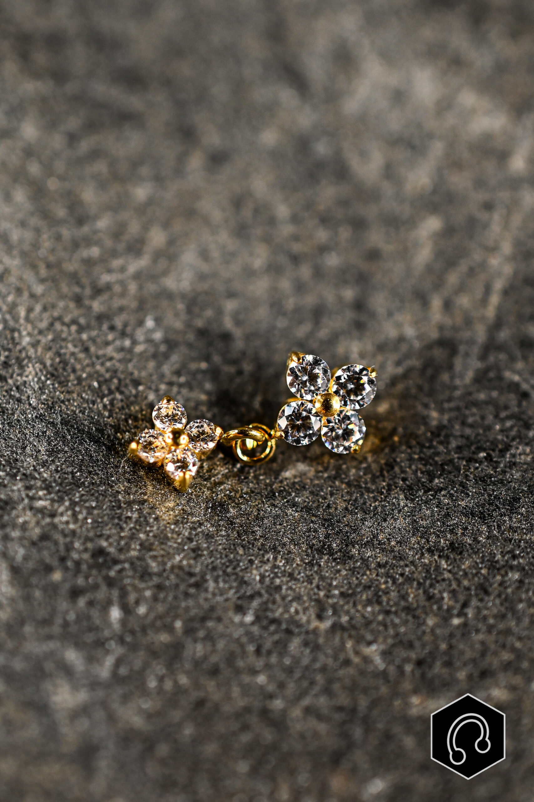 Labret Titane doré Lysandra