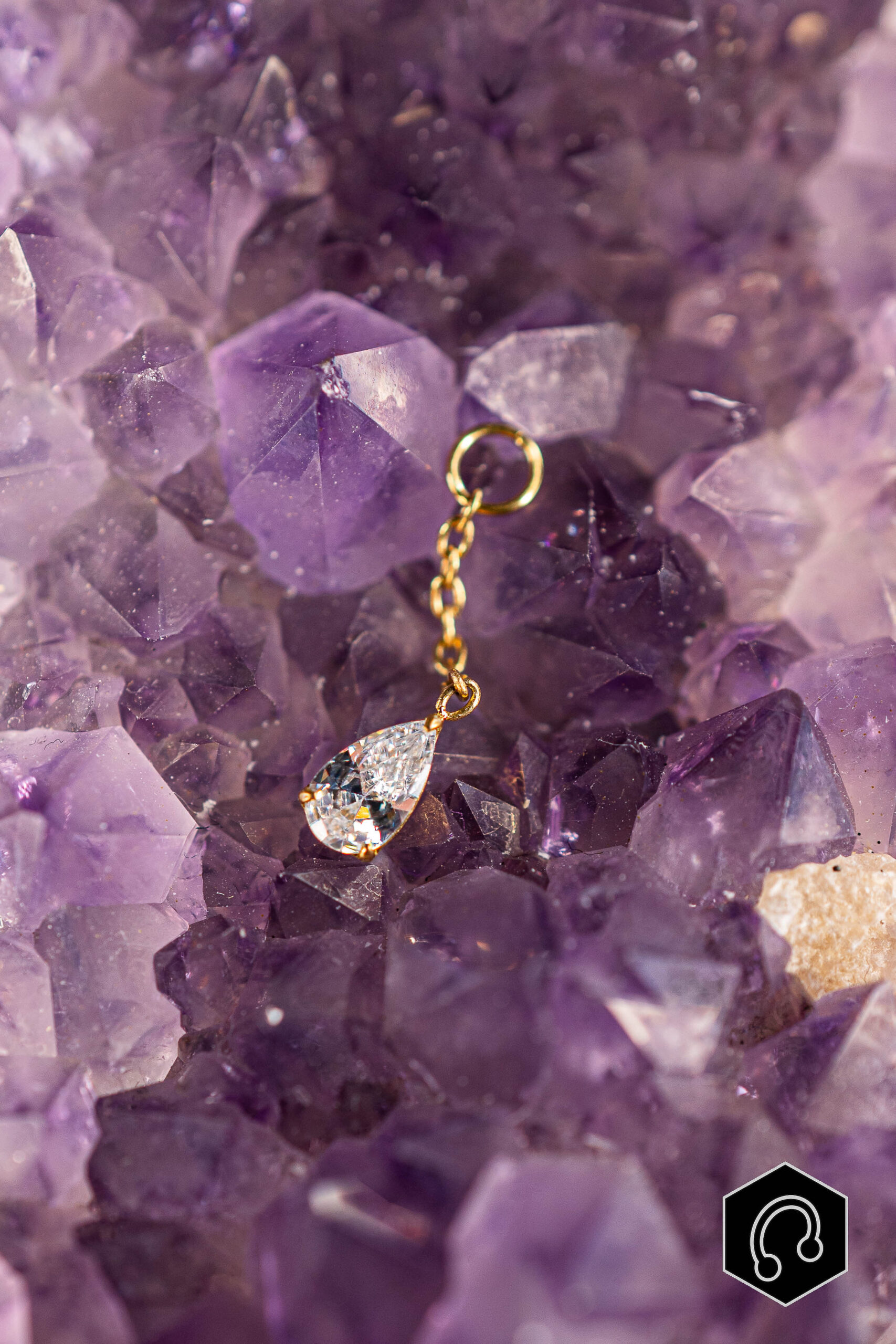 Charm titane doré Crystal Tear