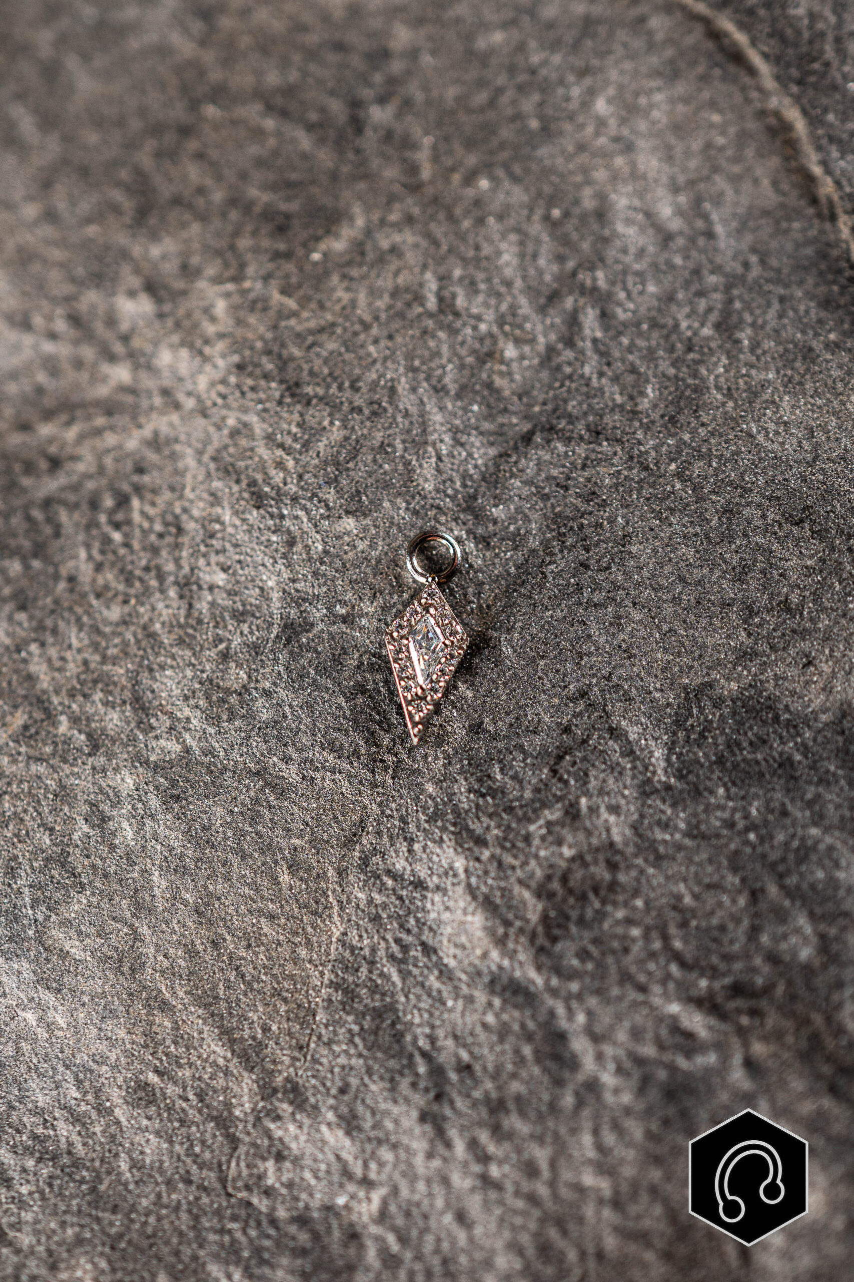 Charm argenté Prism éclatant