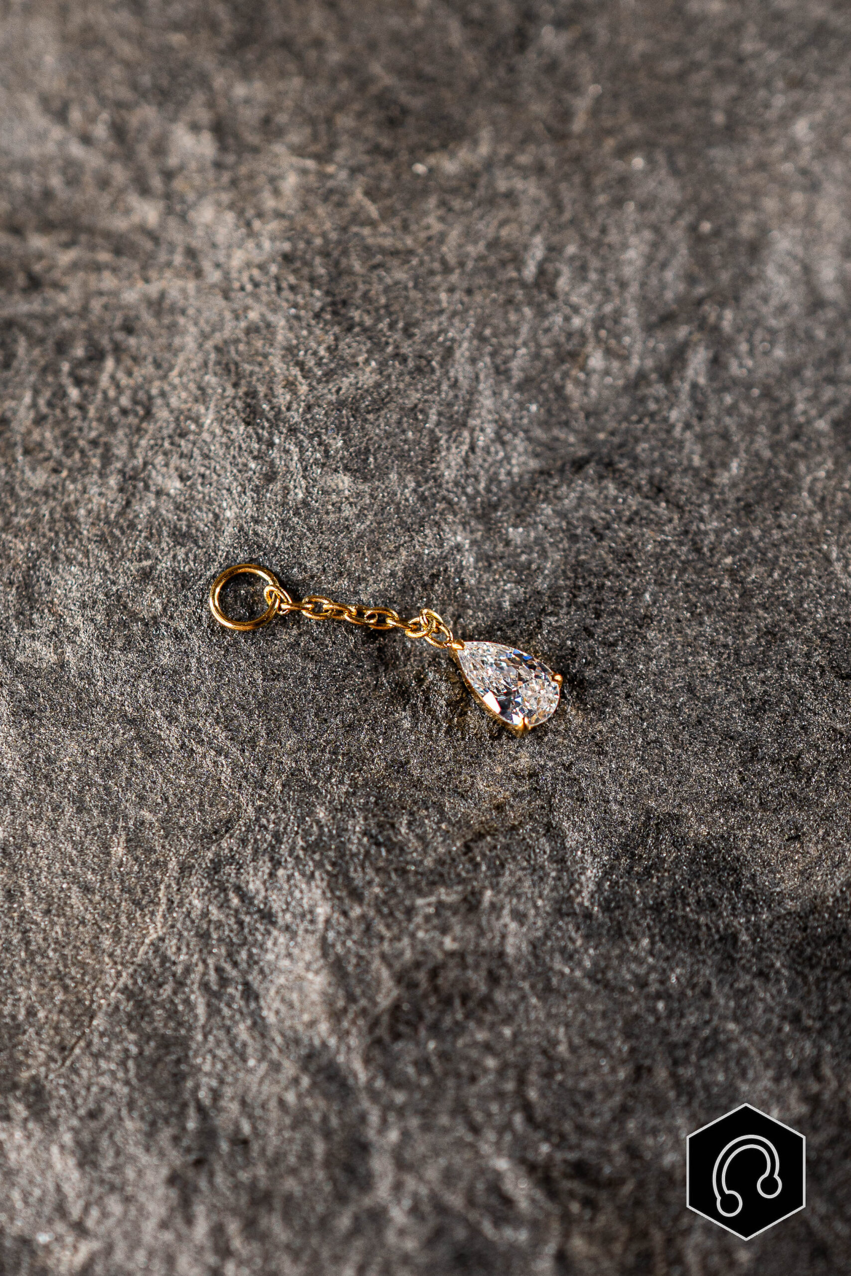 Charm titane doré Crystal Tear