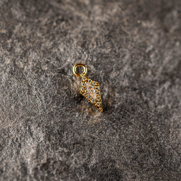 Charm Doré Prism Éclatant