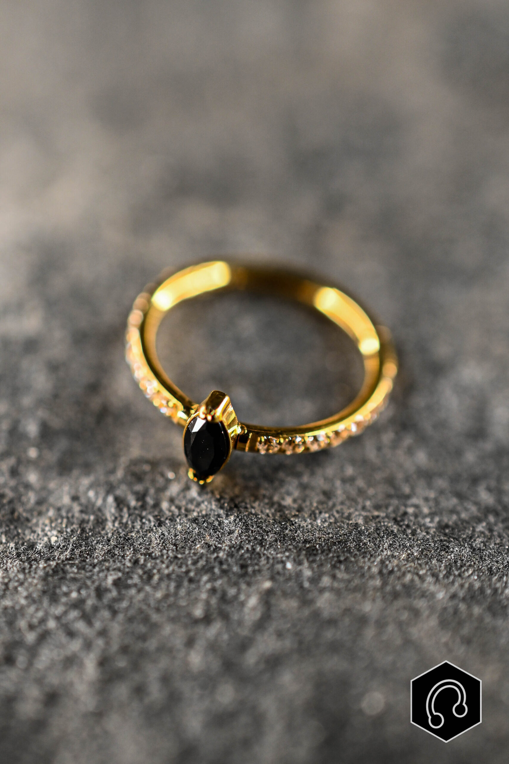 Anneau Clicker Doré Obsidian Grace