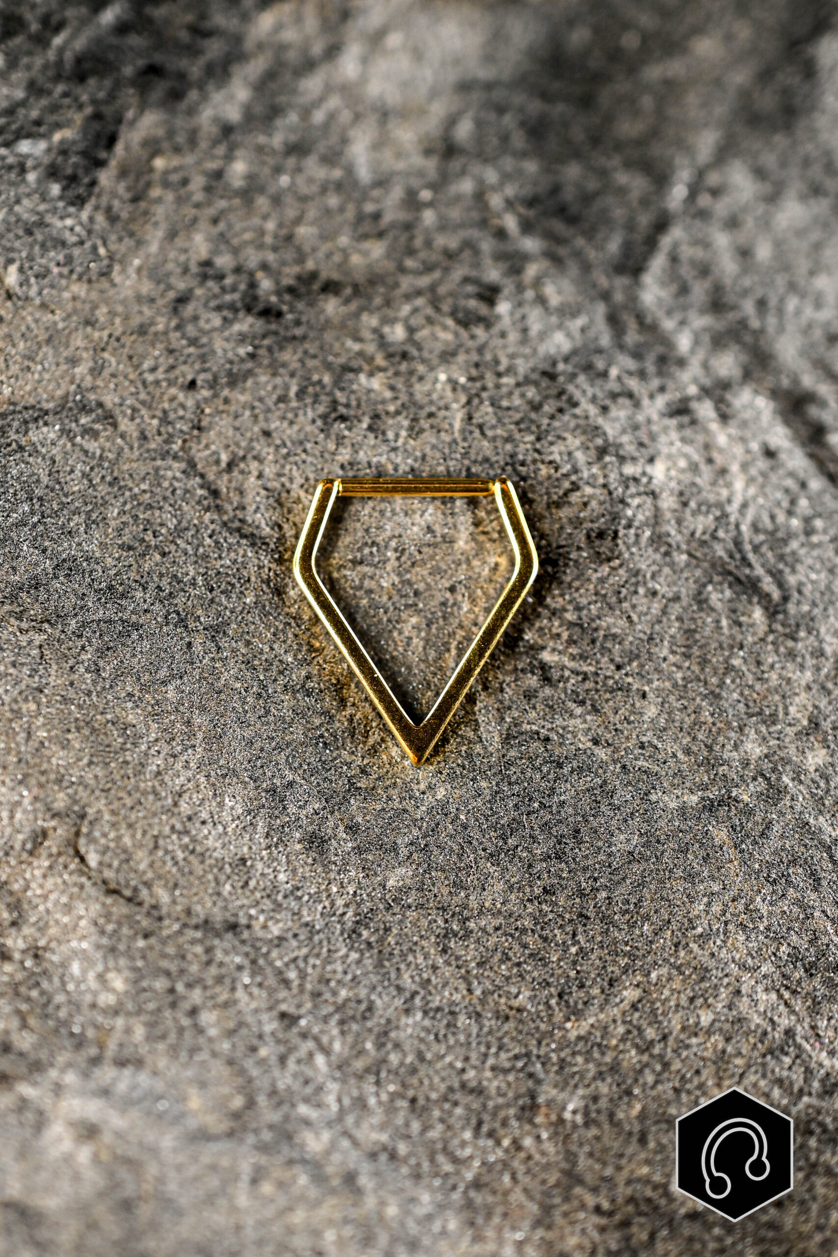 Anneau Clicker Titane Doré Arrowline