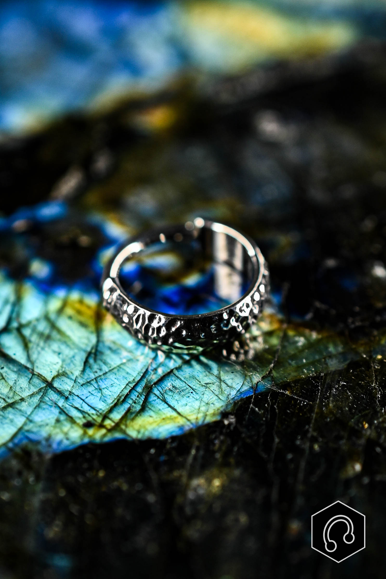 Anneau Titane Argenté Hammered