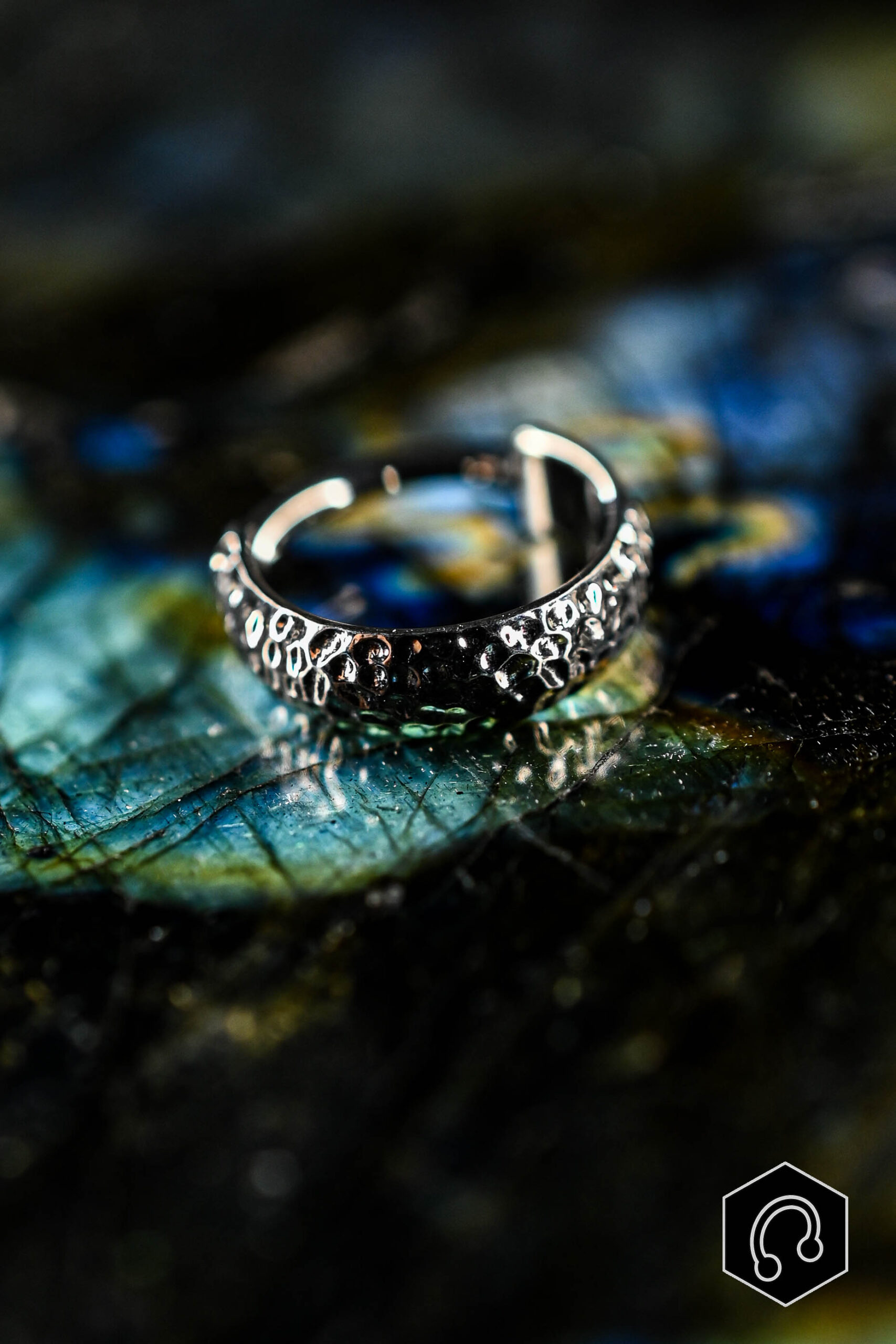 Anneau Titane Argenté Hammered