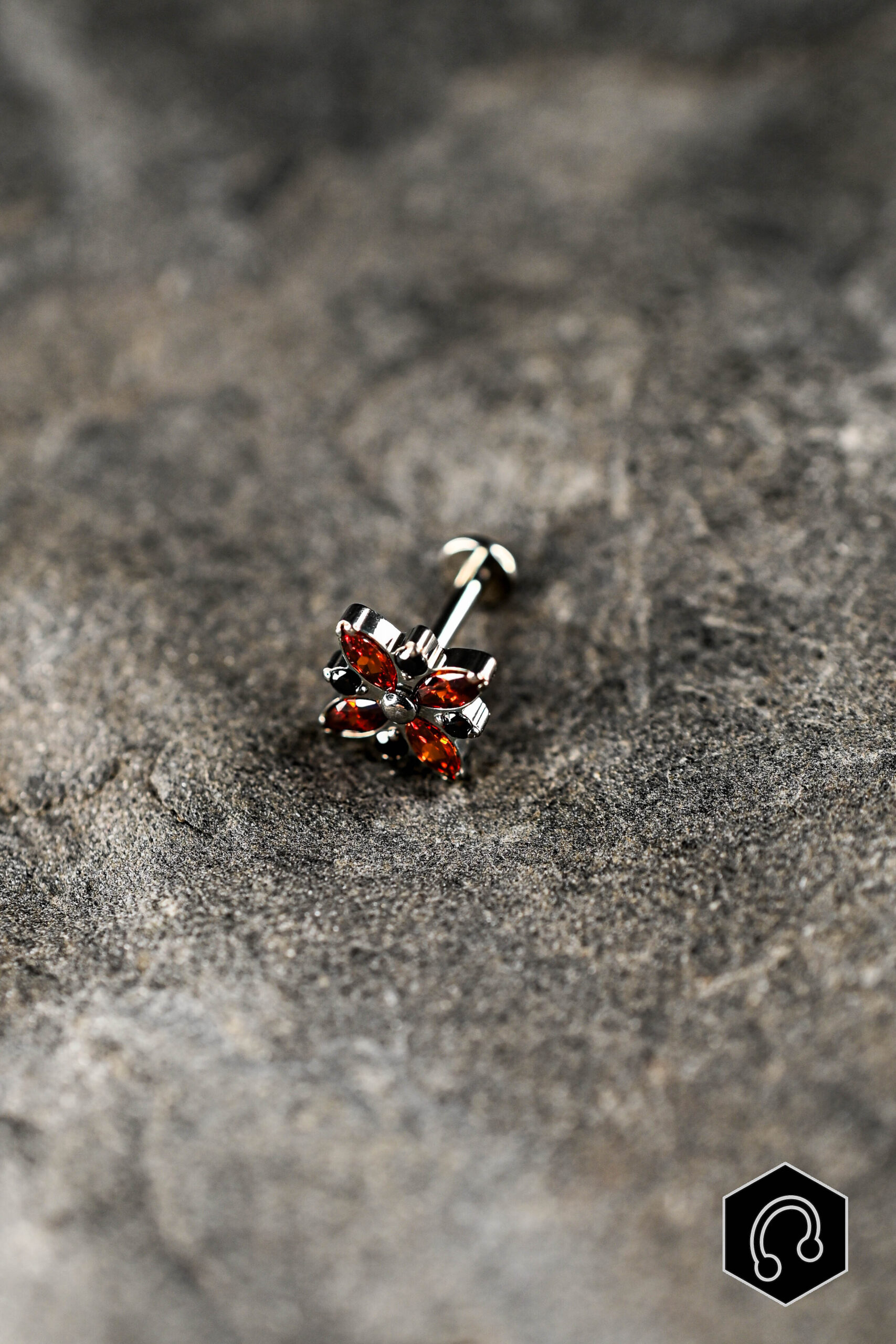 Labret Titane Argenté Crimson Bloom