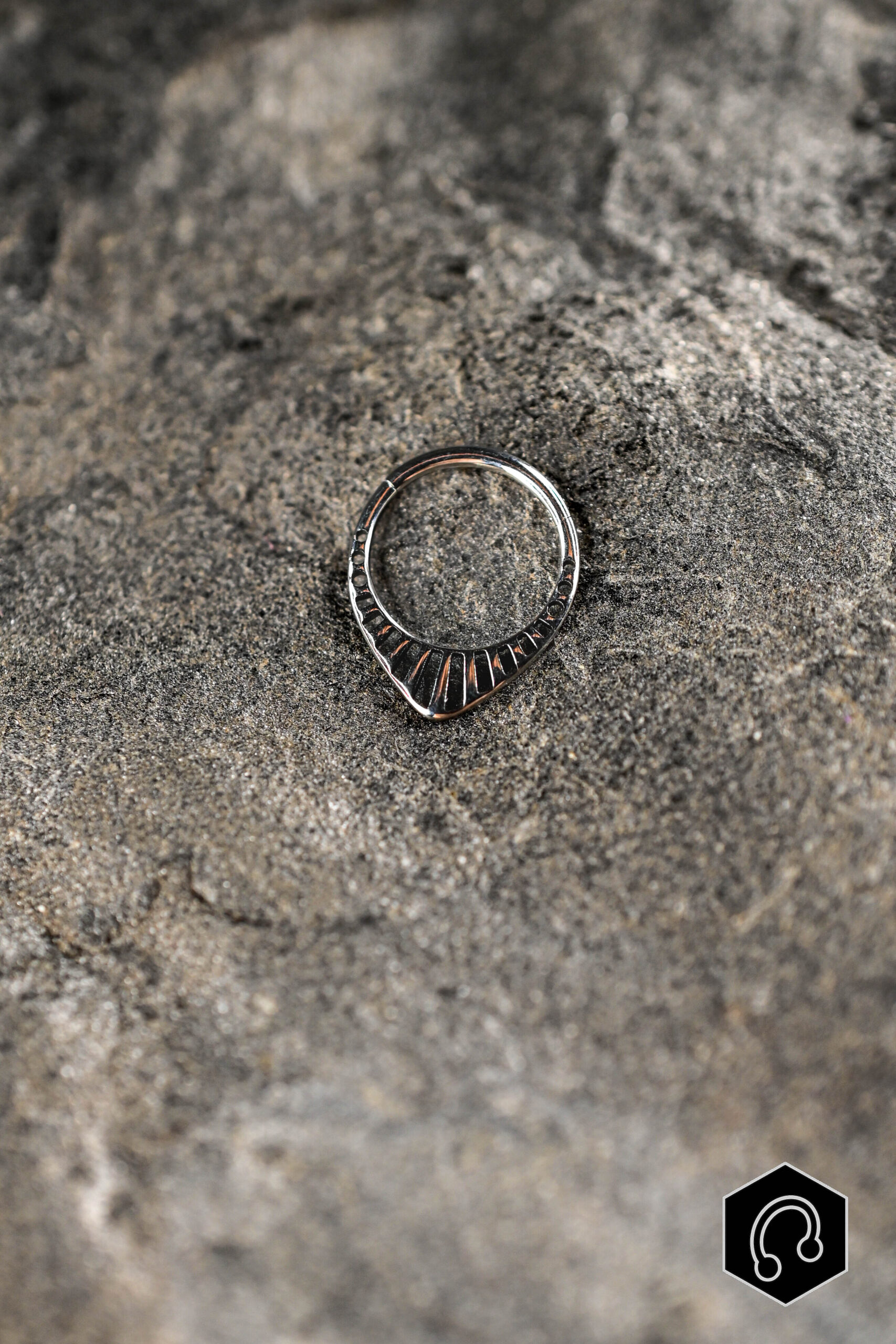 Anneau Clicker Titane Argenté Crest