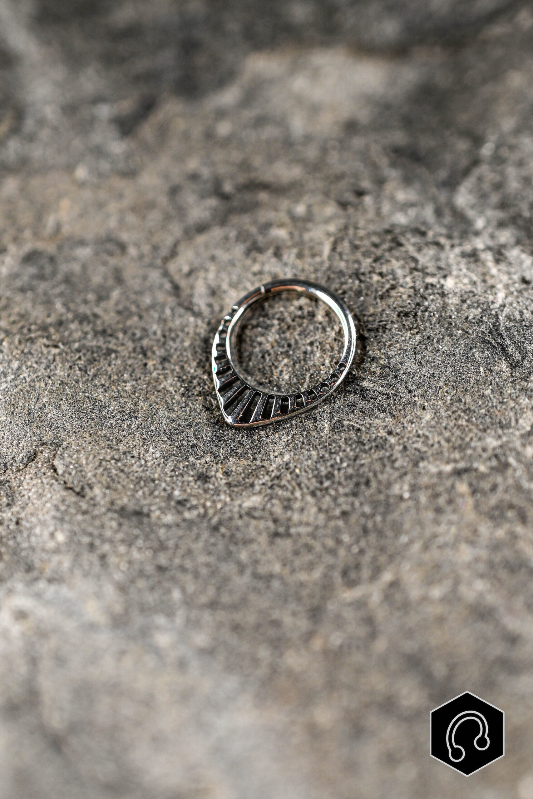 Anneau Clicker Titane Argenté Crest