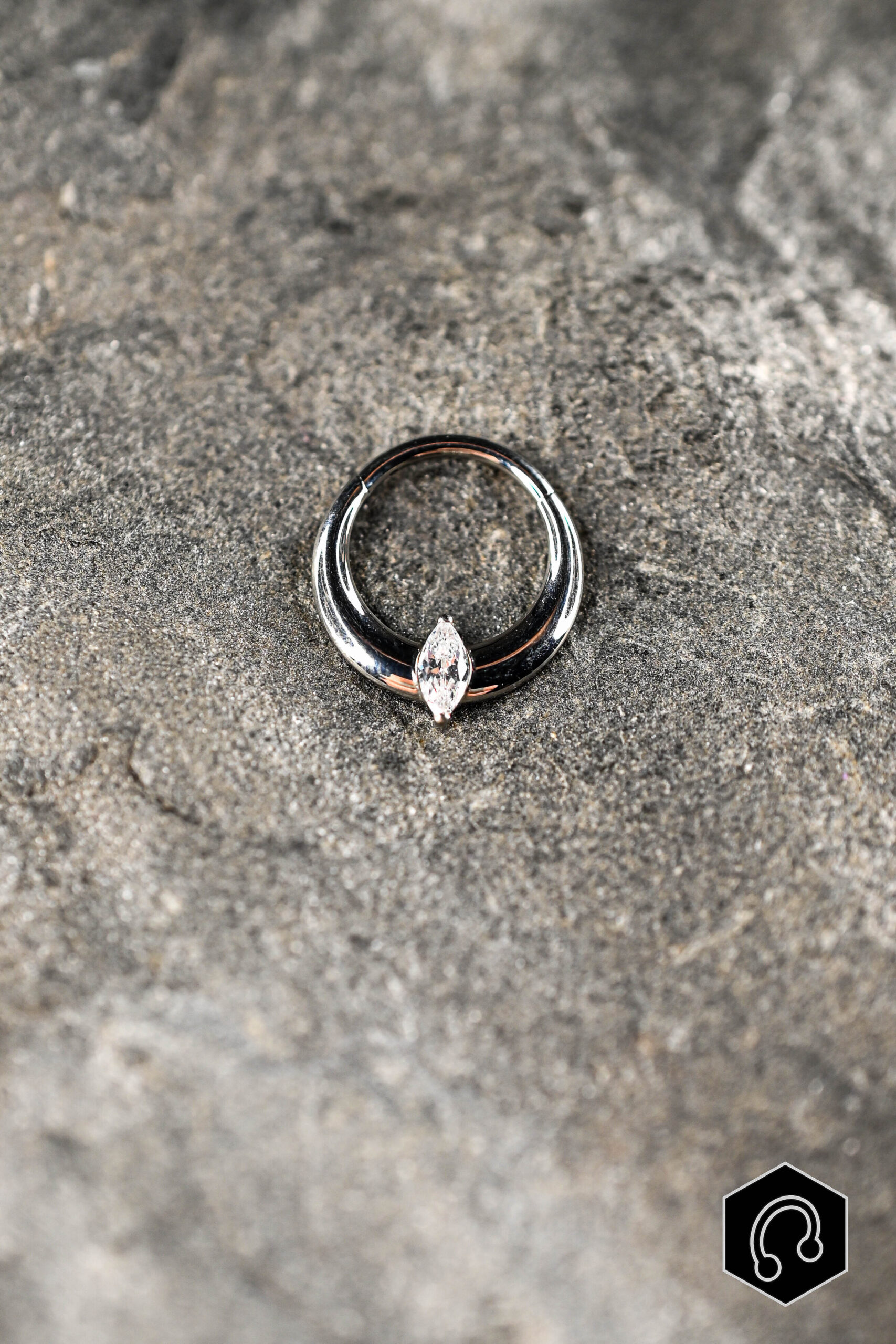 Anneau Clicker argenté Marquise Beam