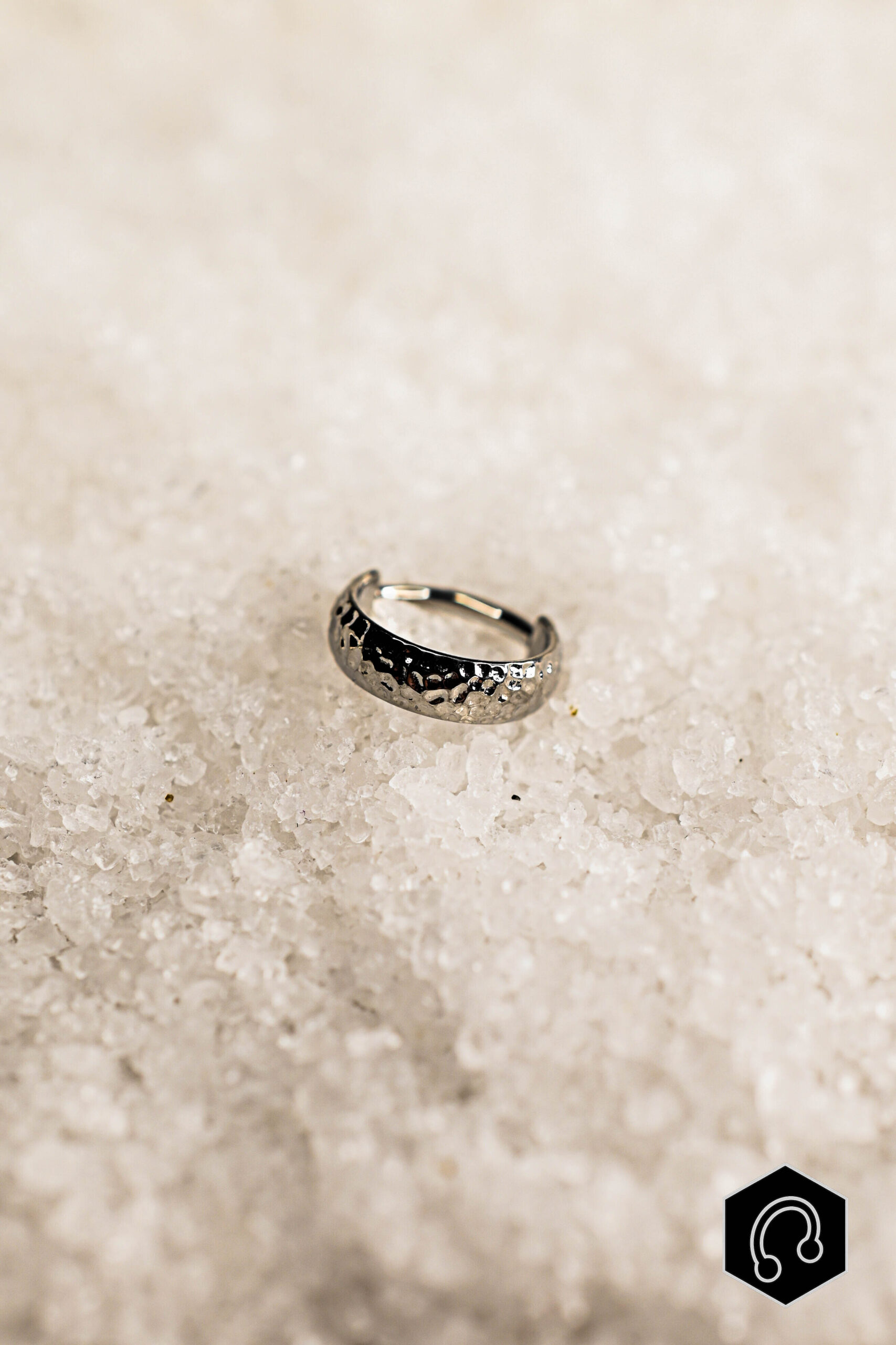 Anneau Titane Argenté Hammered