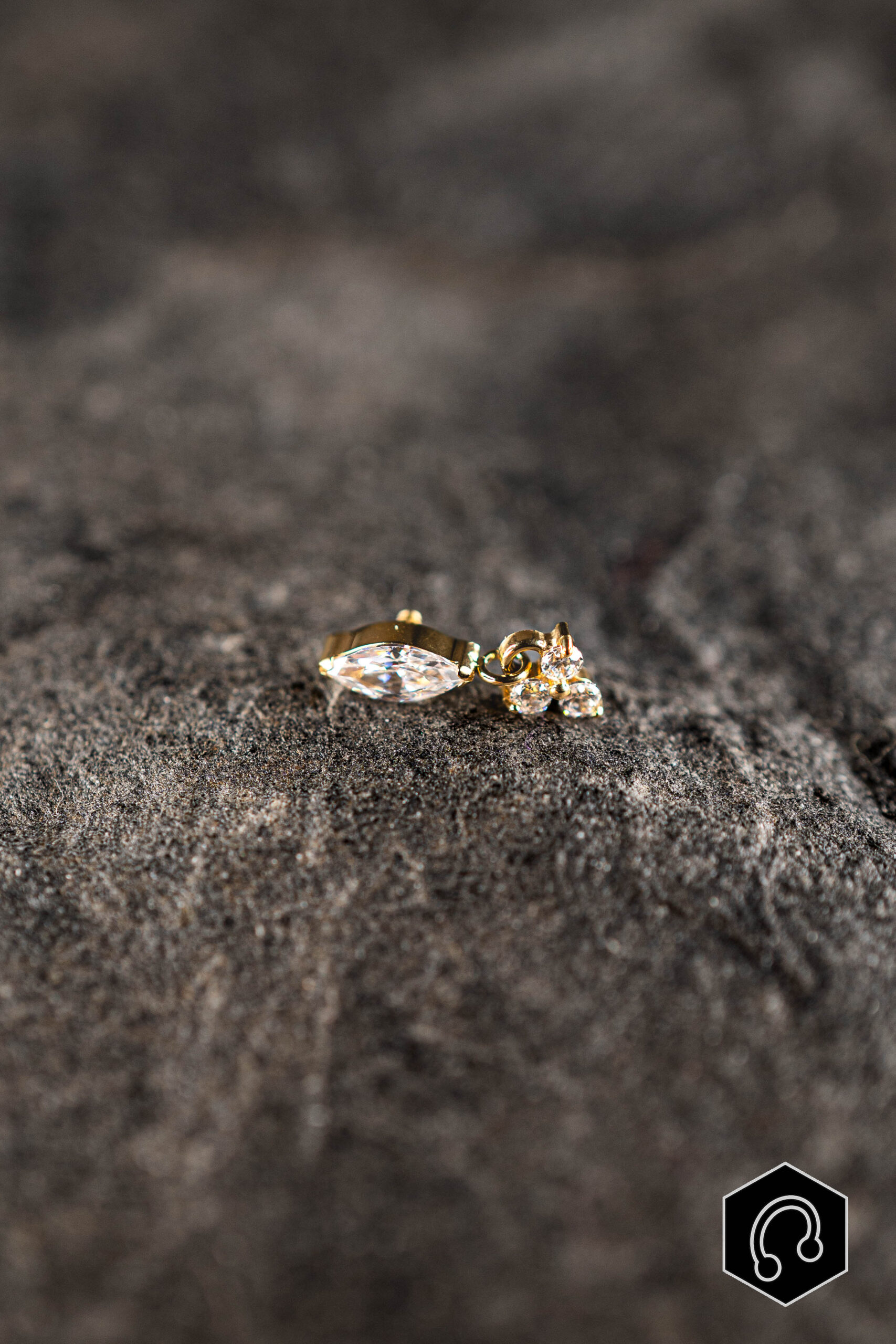 labret titane doré Elyra Dangle