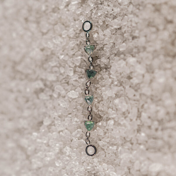 Chaine pierres naturelles triangles Agate Moss