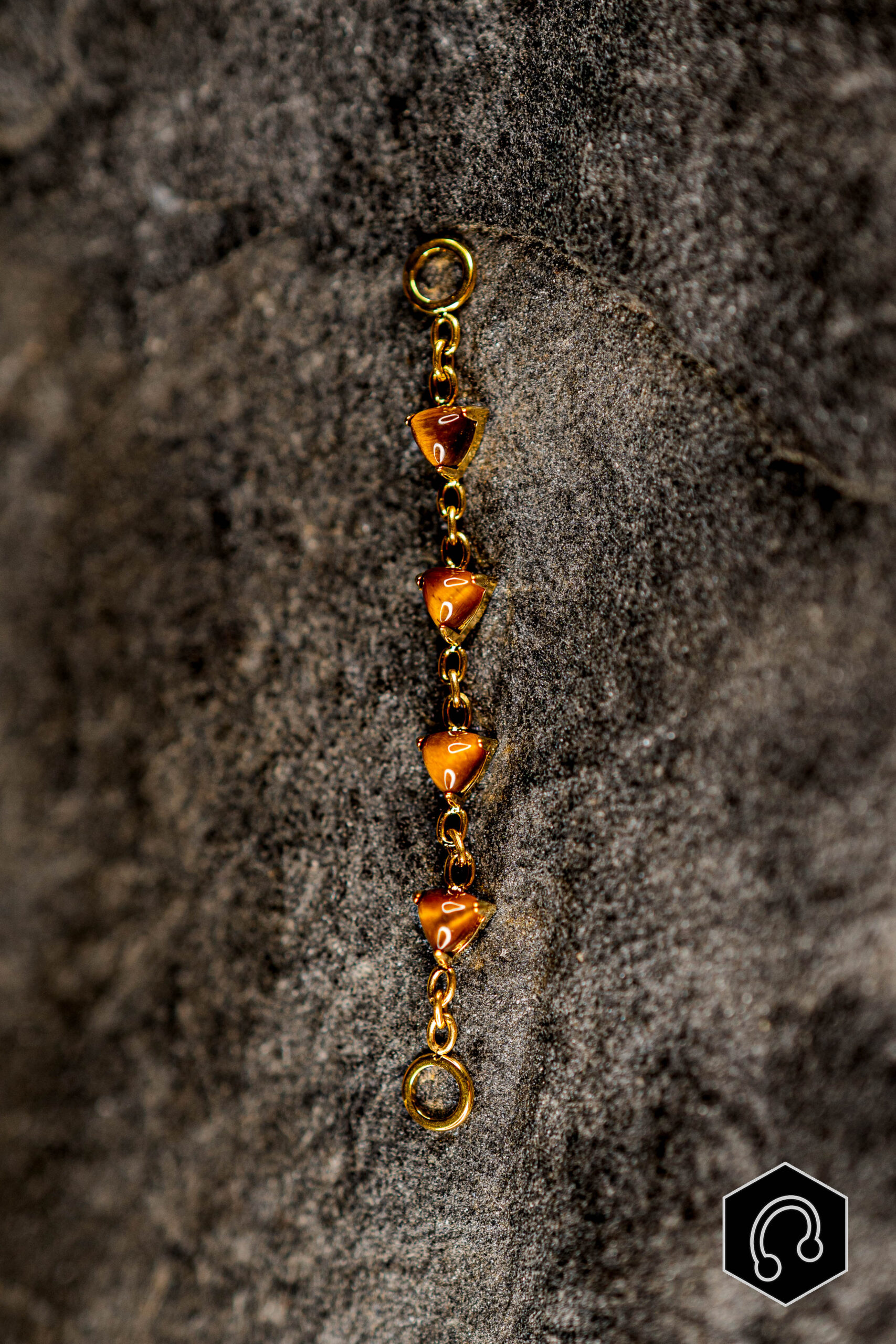 Chaine Doré pierres Triangles Tiger Eye
