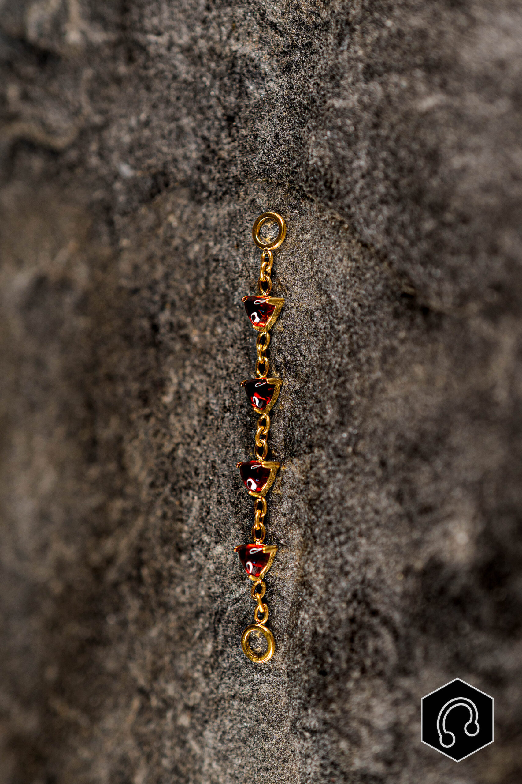 Chaine Doré Pierres Triangles Grenat