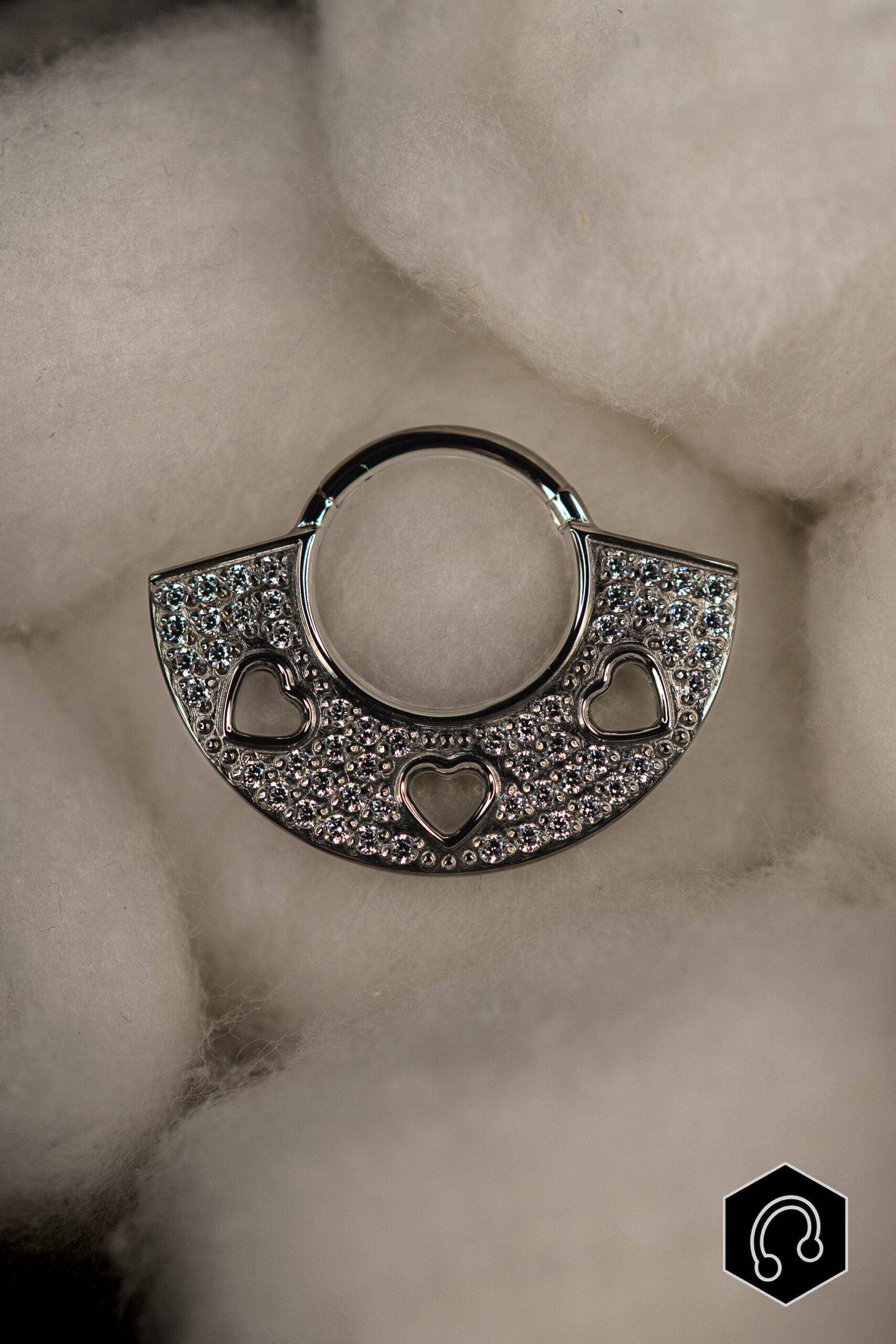 Anneau Clicker Titane Hearts Pavé