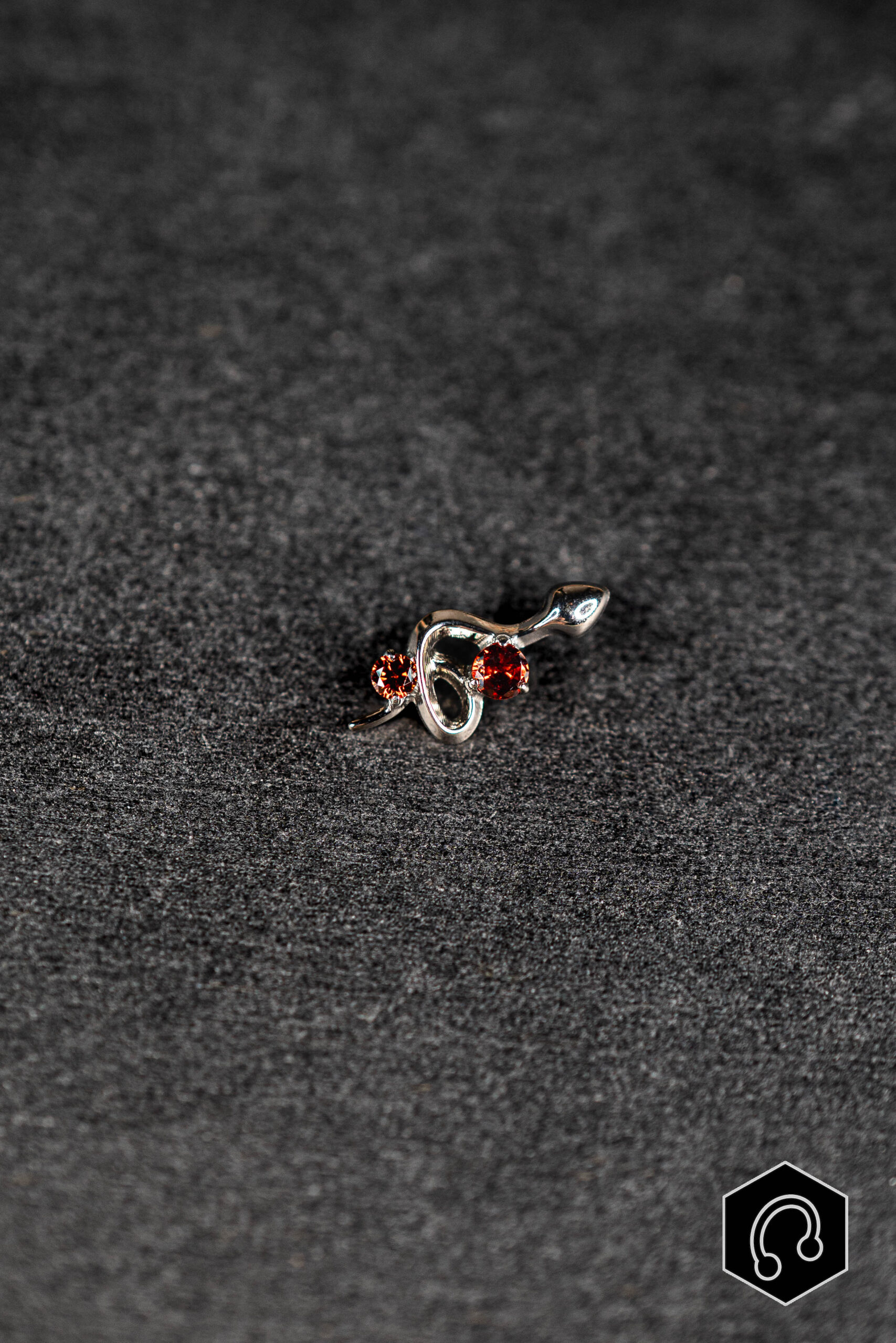 Labret Titane Argenté Viperine Rouge