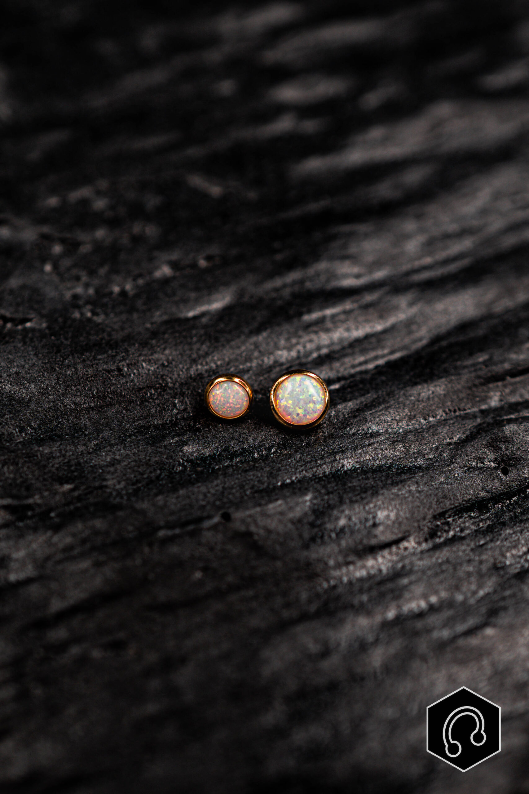 Labret Titane Doré Cabochon Opaline
