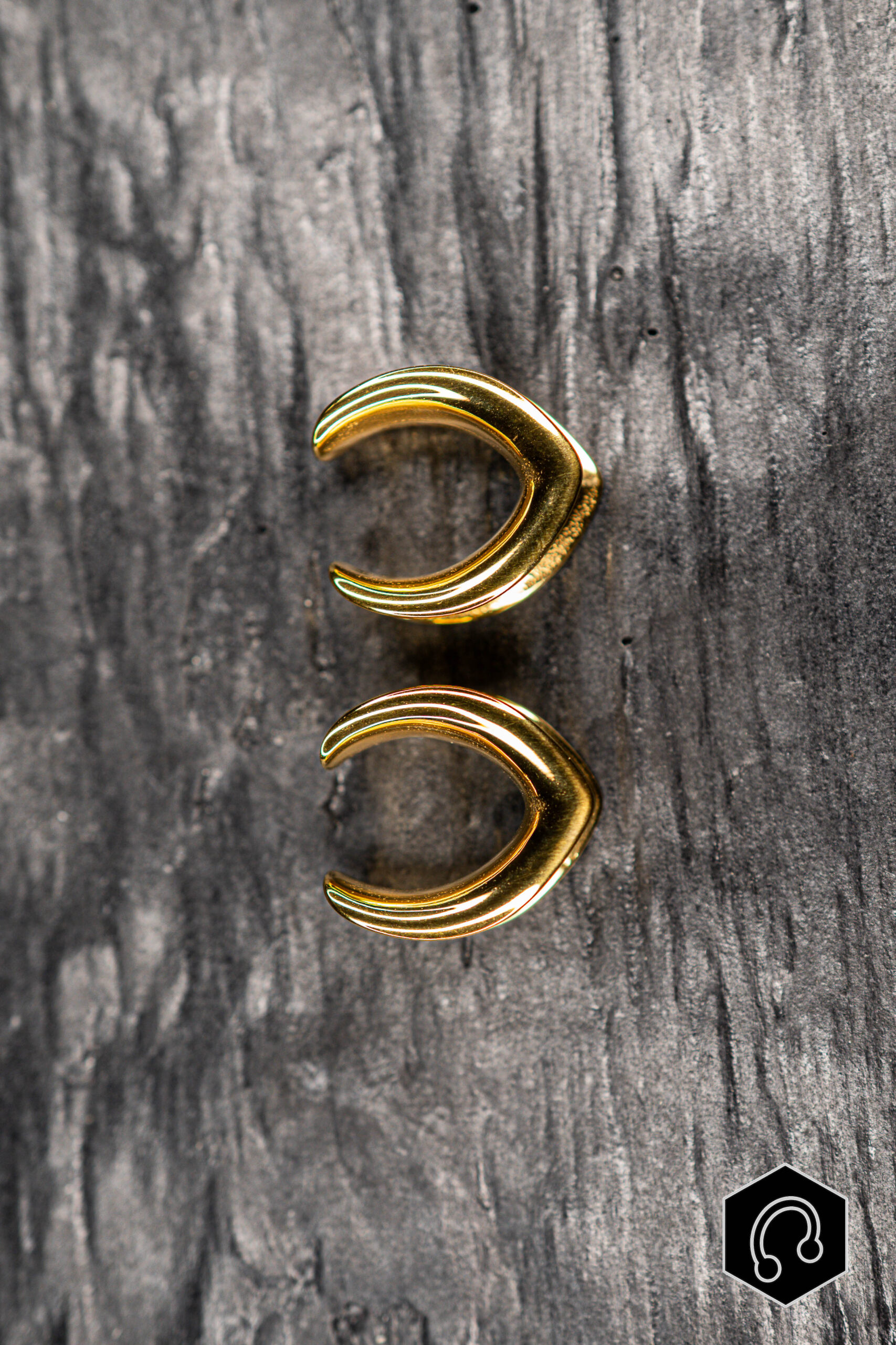 Ear Saddle Nova V Gold